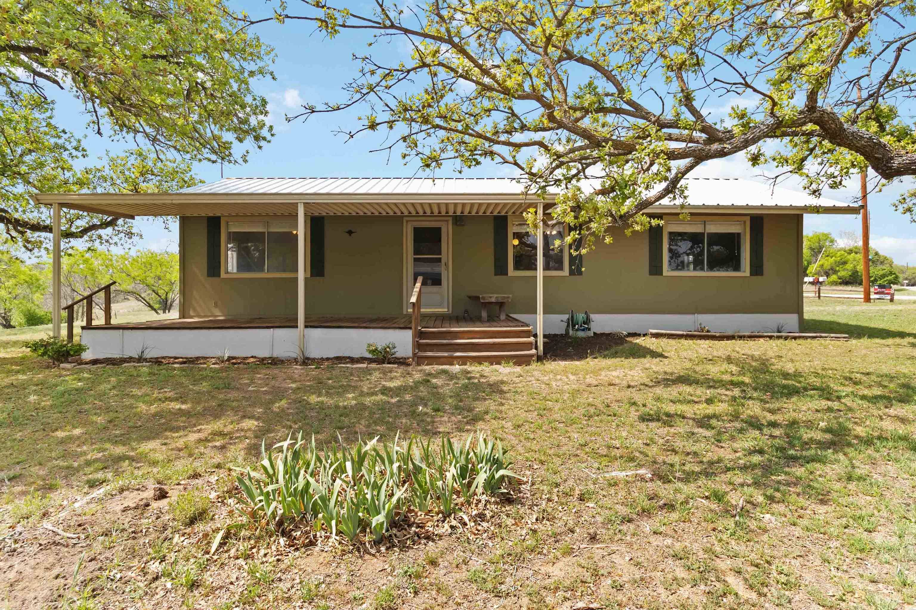 1515 Bee Ln, Tow, TX 78672
