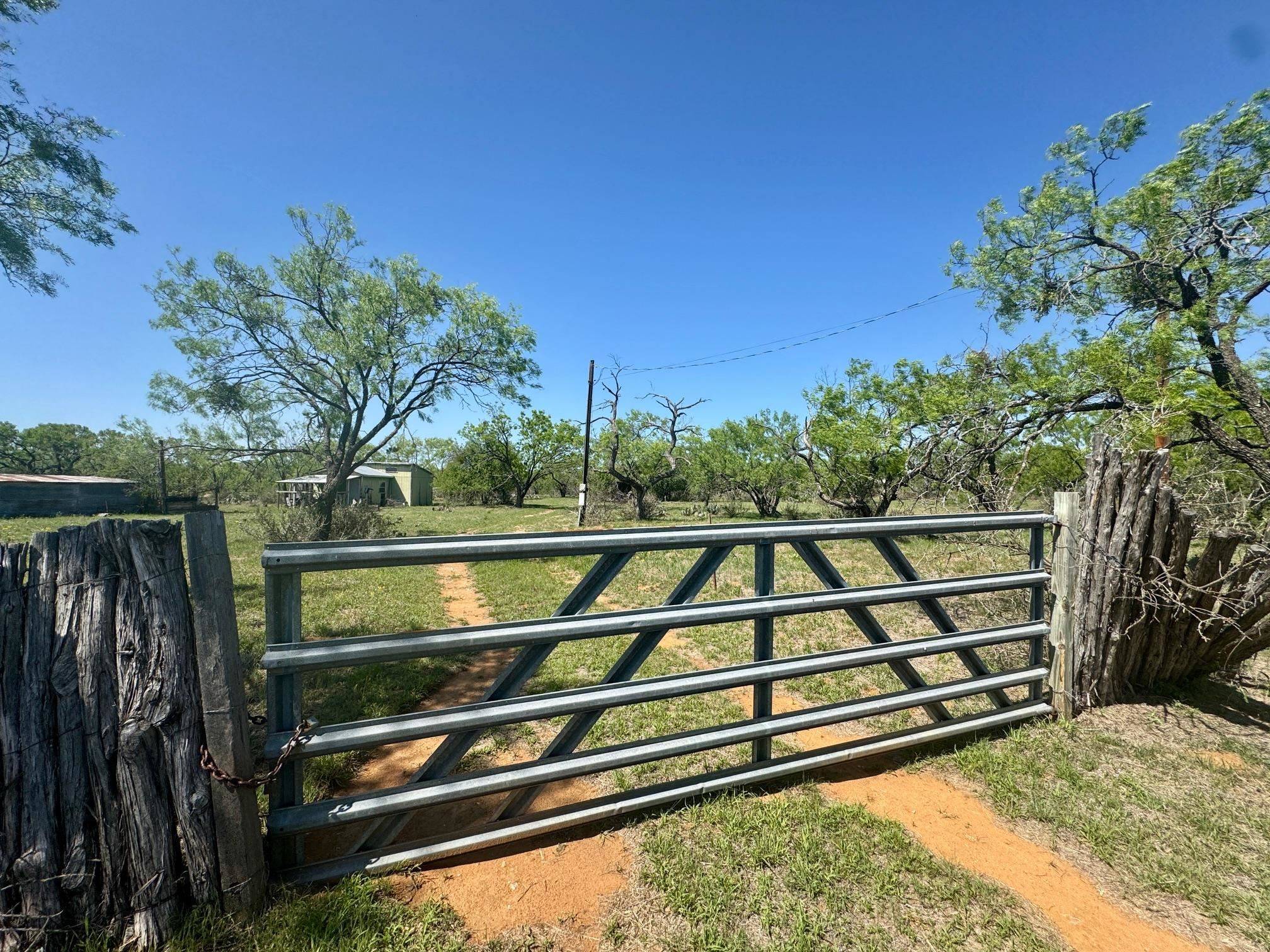 790 CR 102, Llano, TX 78643