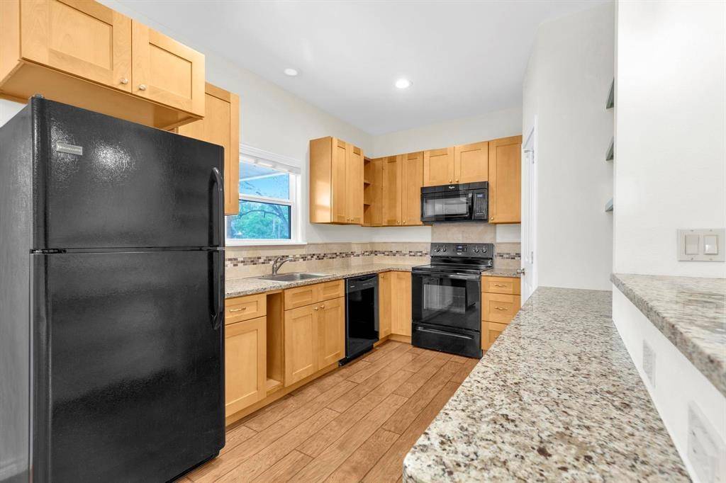 607 5th ST, Marble Falls, TX 78654