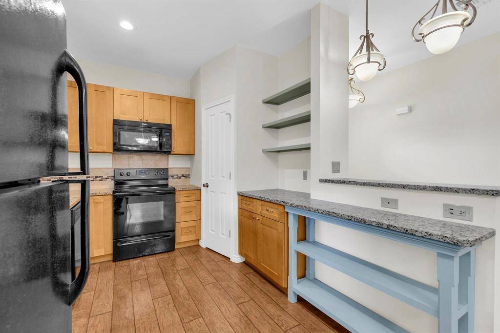 607 5Th St, Marble Falls, TX 78654