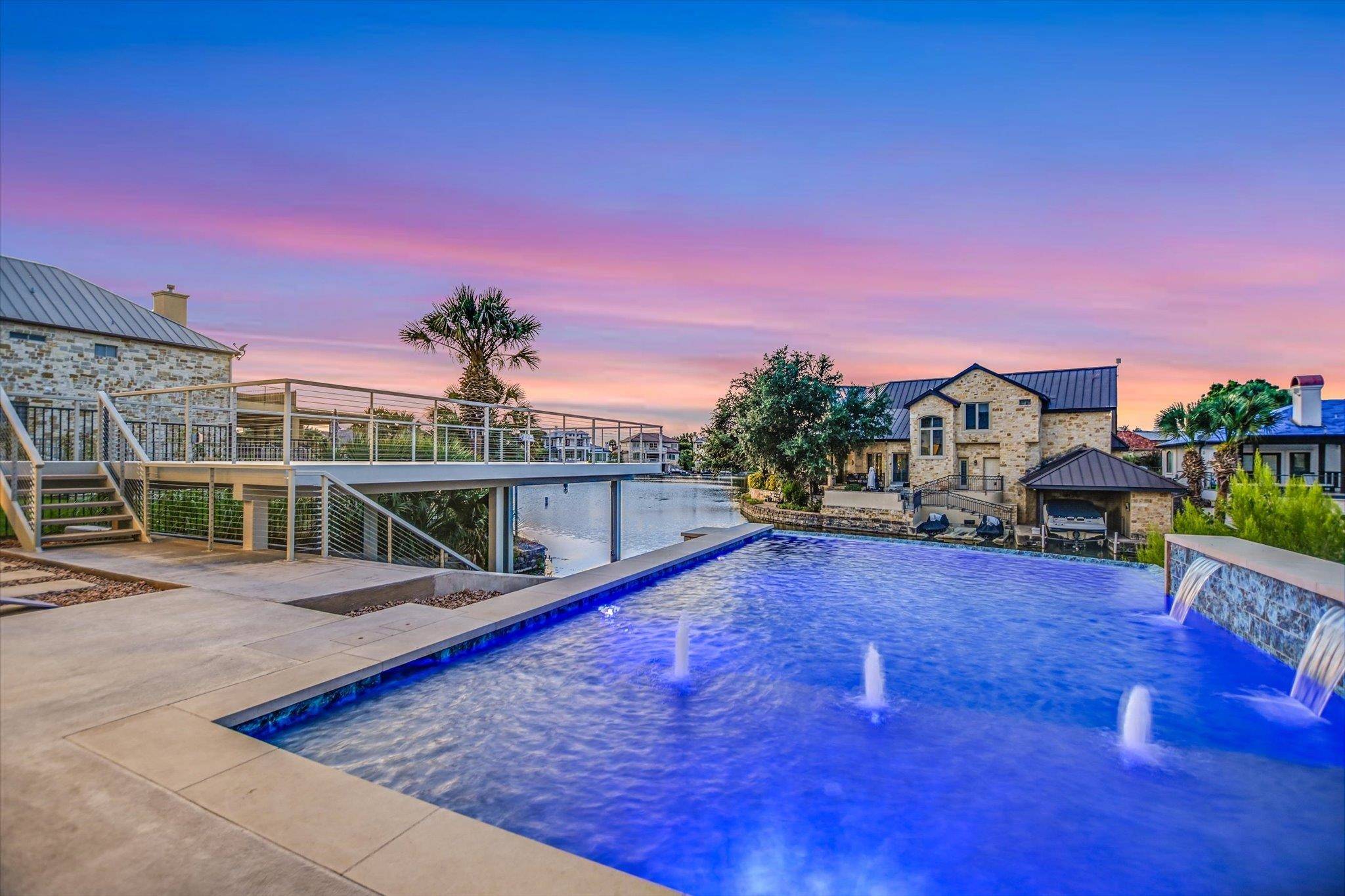 98 Wennmohs PL, Horseshoe Bay, TX 78657