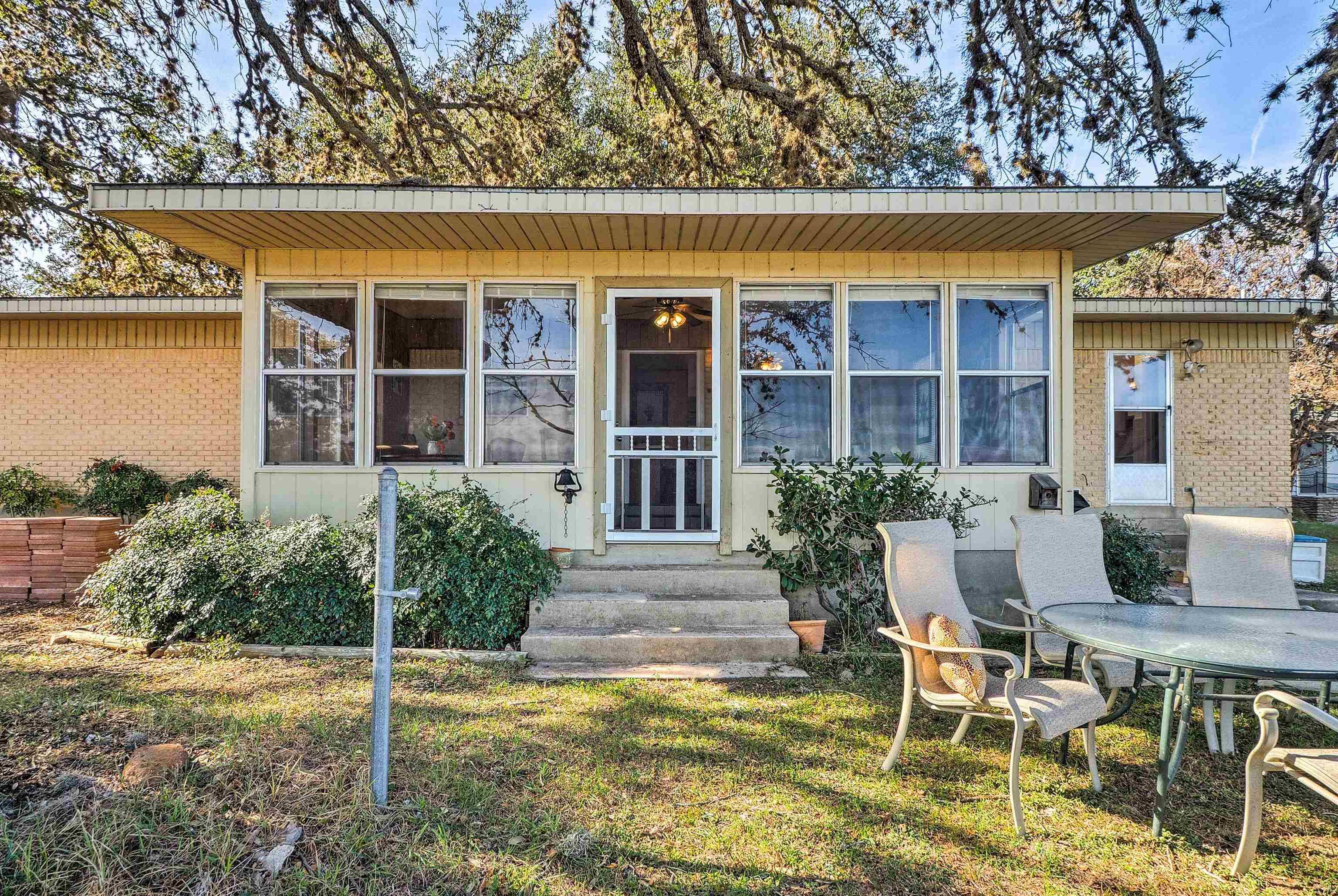 210 Lake Loop LOOP, Tow, TX 78672