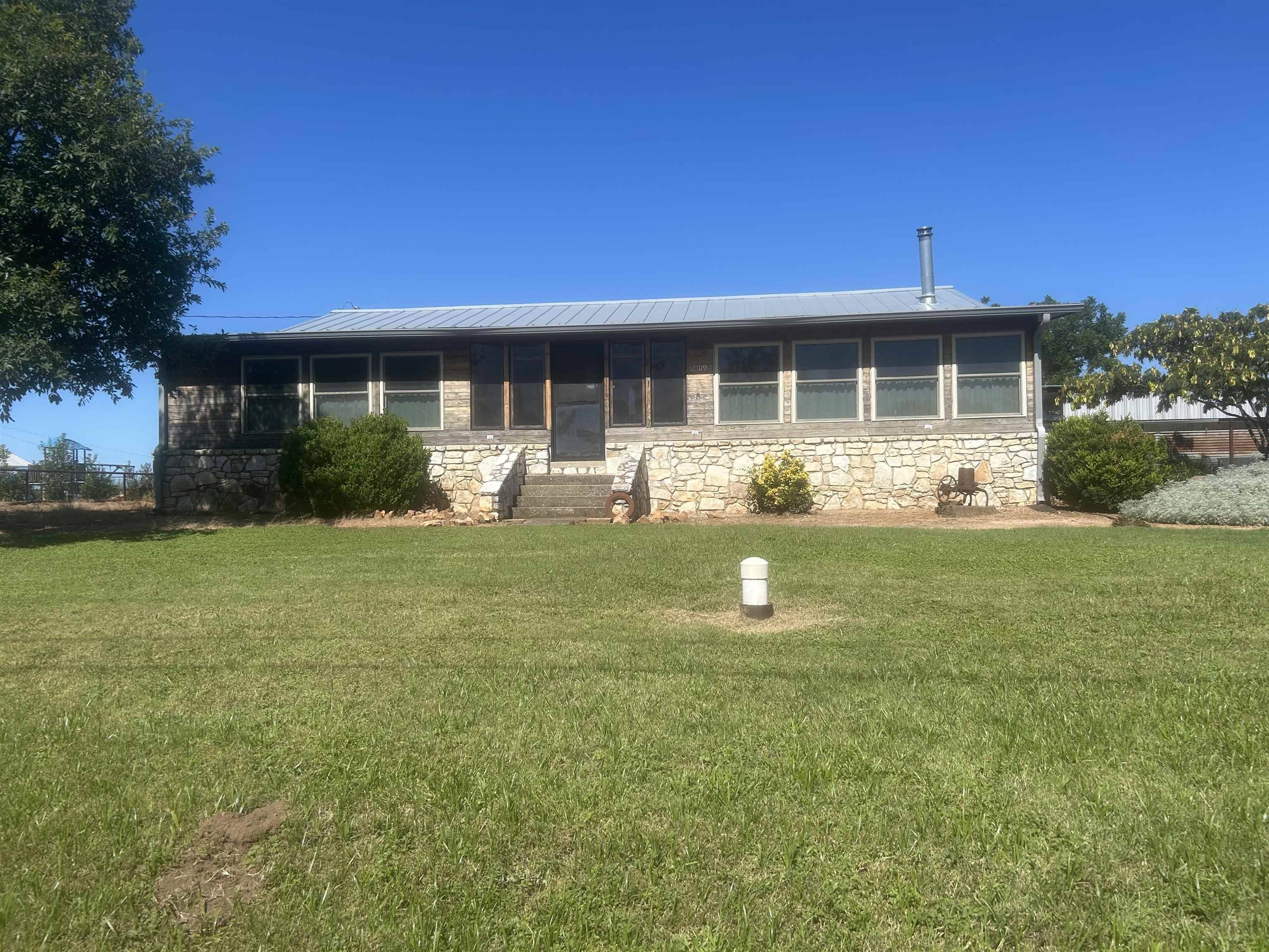 1109 Ashley AVE, Llano, TX 78643