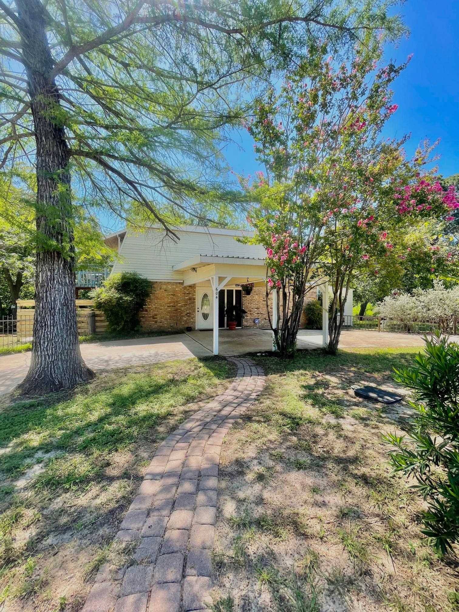 604 Flag Creek DR, Llano, TX 78643