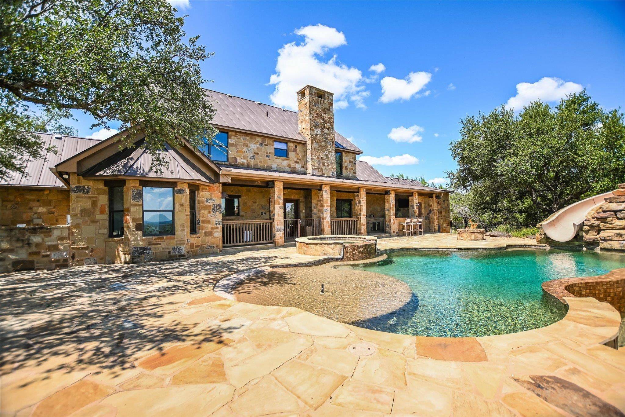 104 The Hills LN, Horseshoe Bay, TX 78657