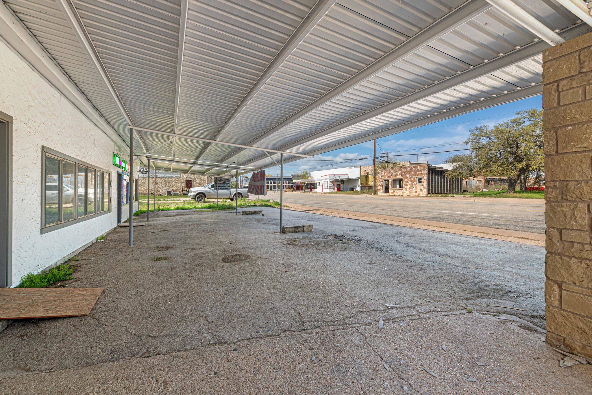 106 S 4Th St, Lometa, TX 76853