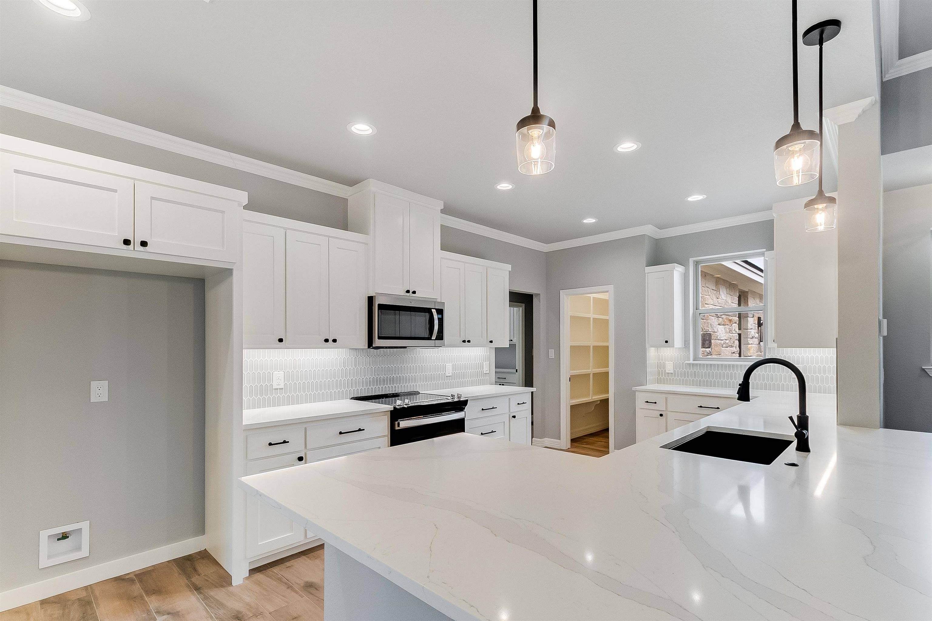 914 W Oakridge DR, Marble Falls, TX 78654