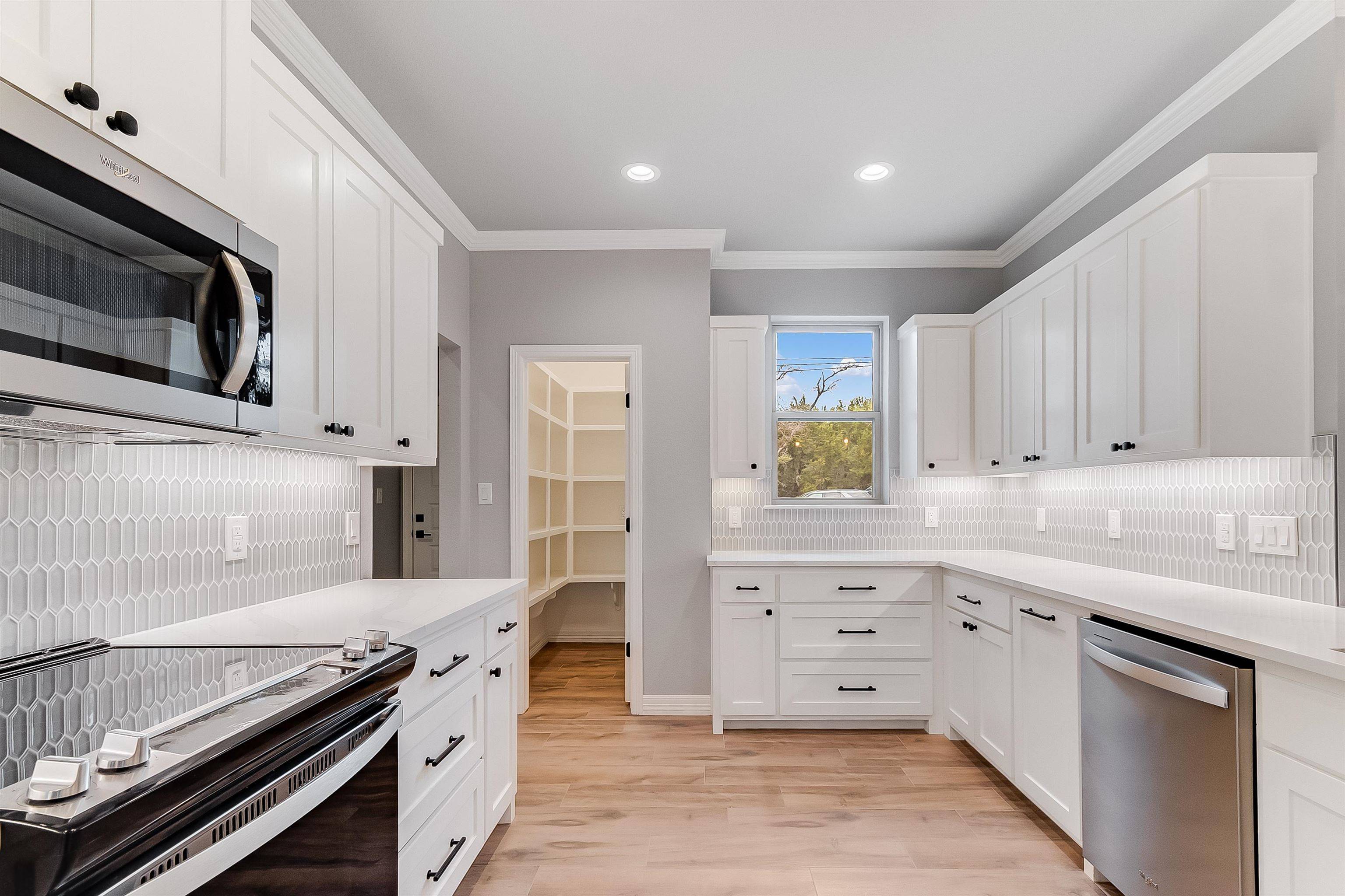 914 W Oakridge DR, Marble Falls, TX 78654