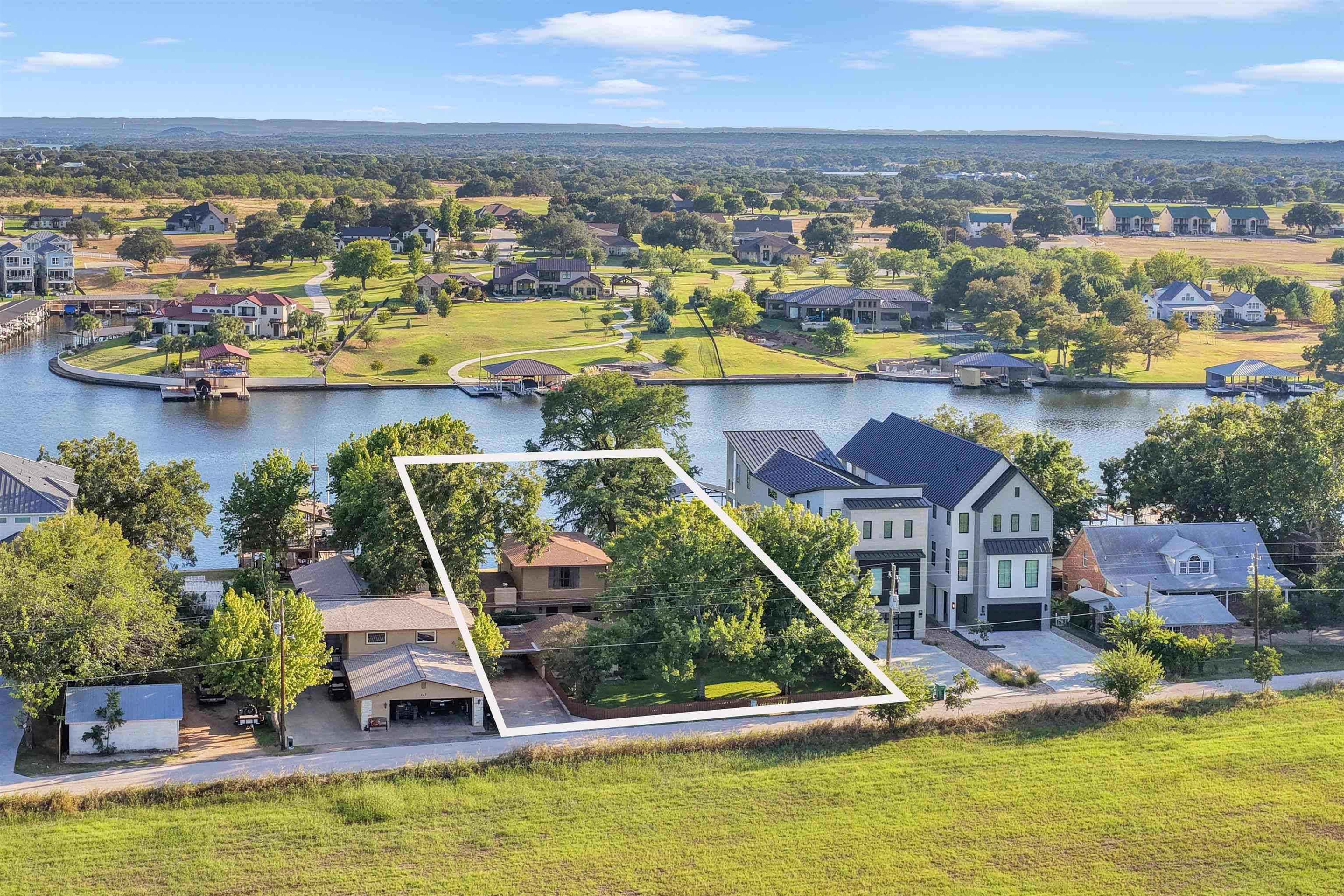 539 Ellen Williams LOOP, Kingsland, TX 78639