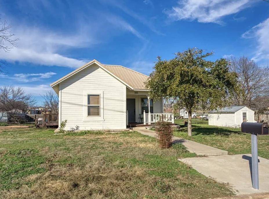 305 W Tarrant ST, Llano, TX 78643