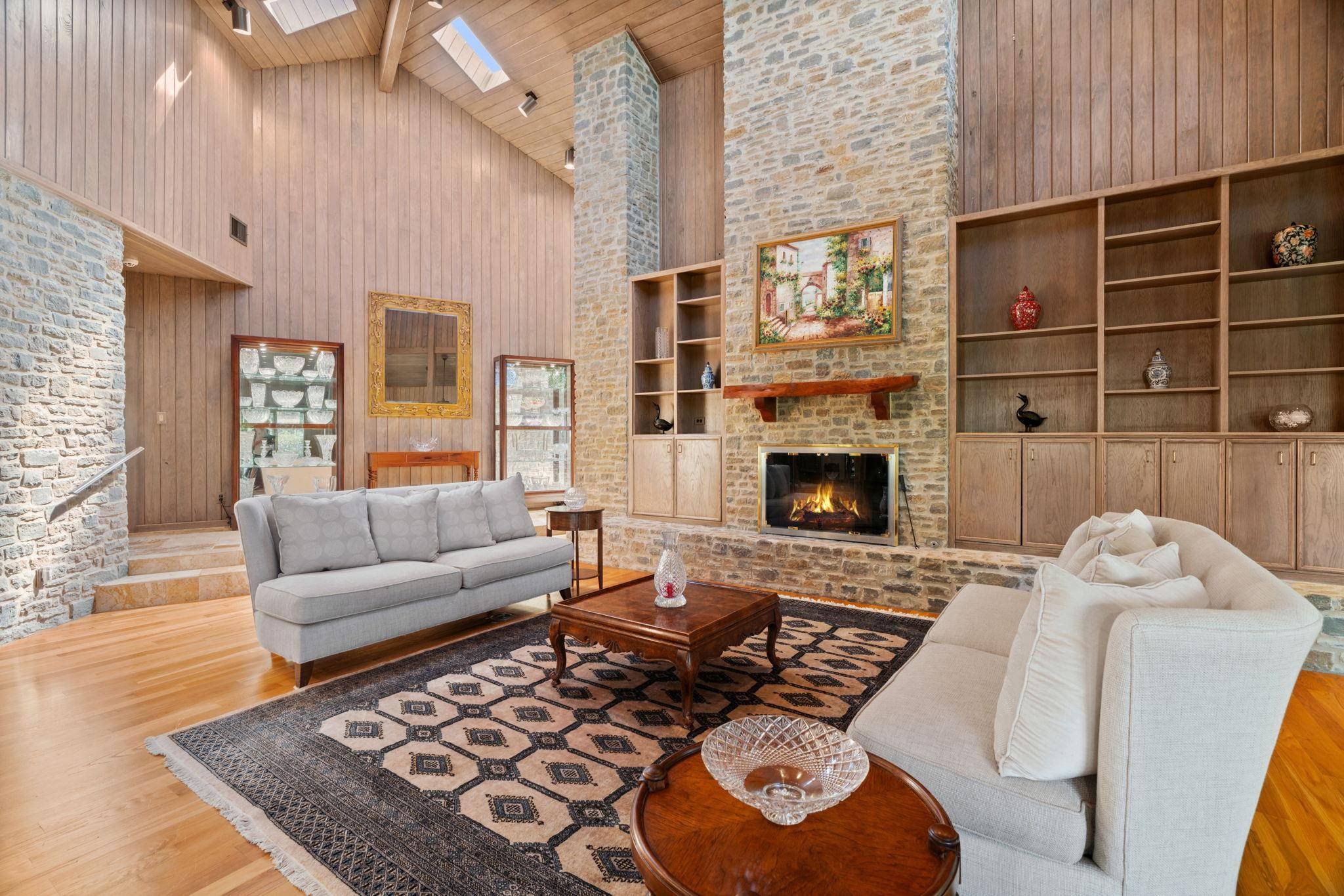 100 Silver Spur, Horseshoe Bay, TX 78657
