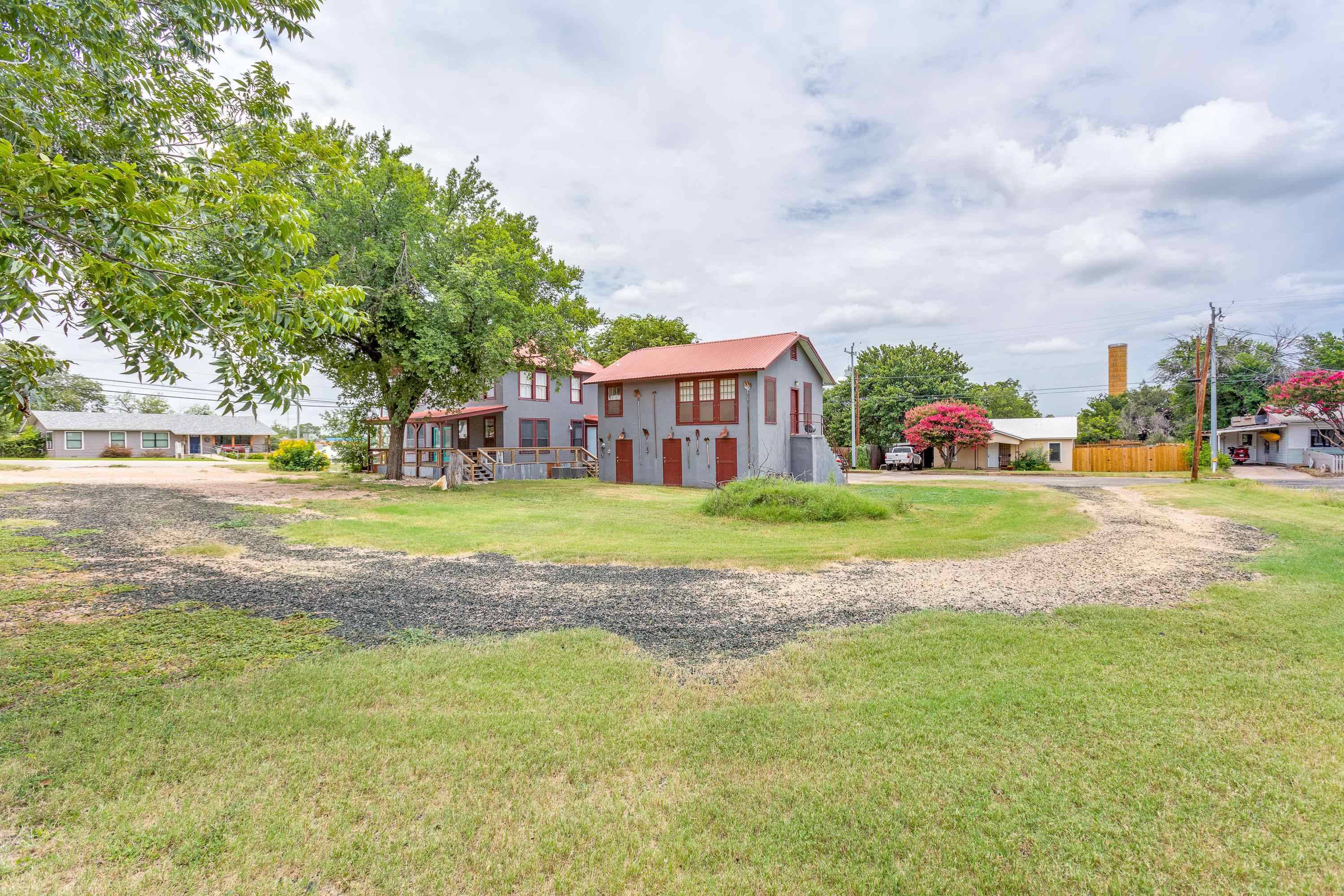 1600 Ford ST, Llano, TX 78643