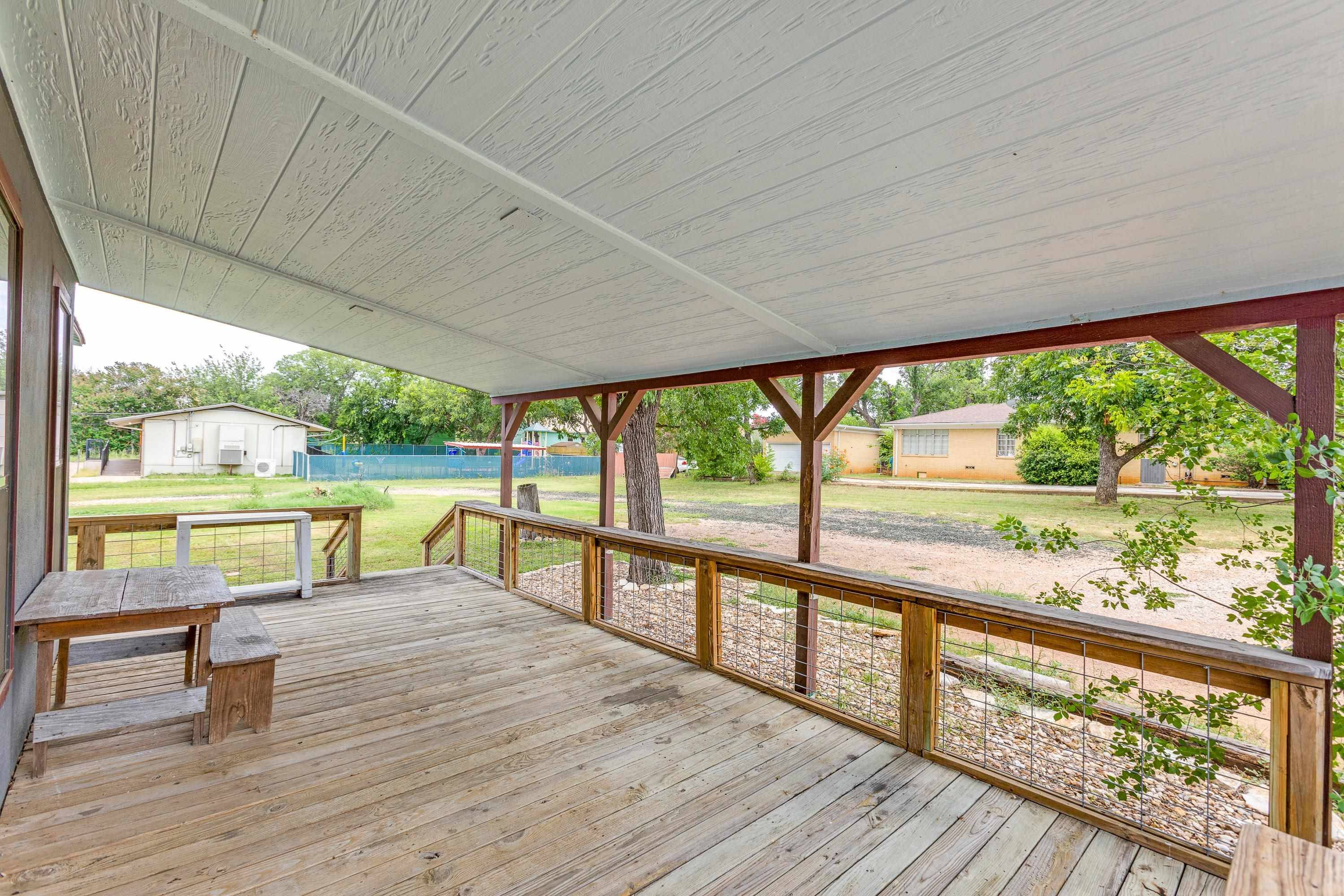 1600 Ford ST, Llano, TX 78643