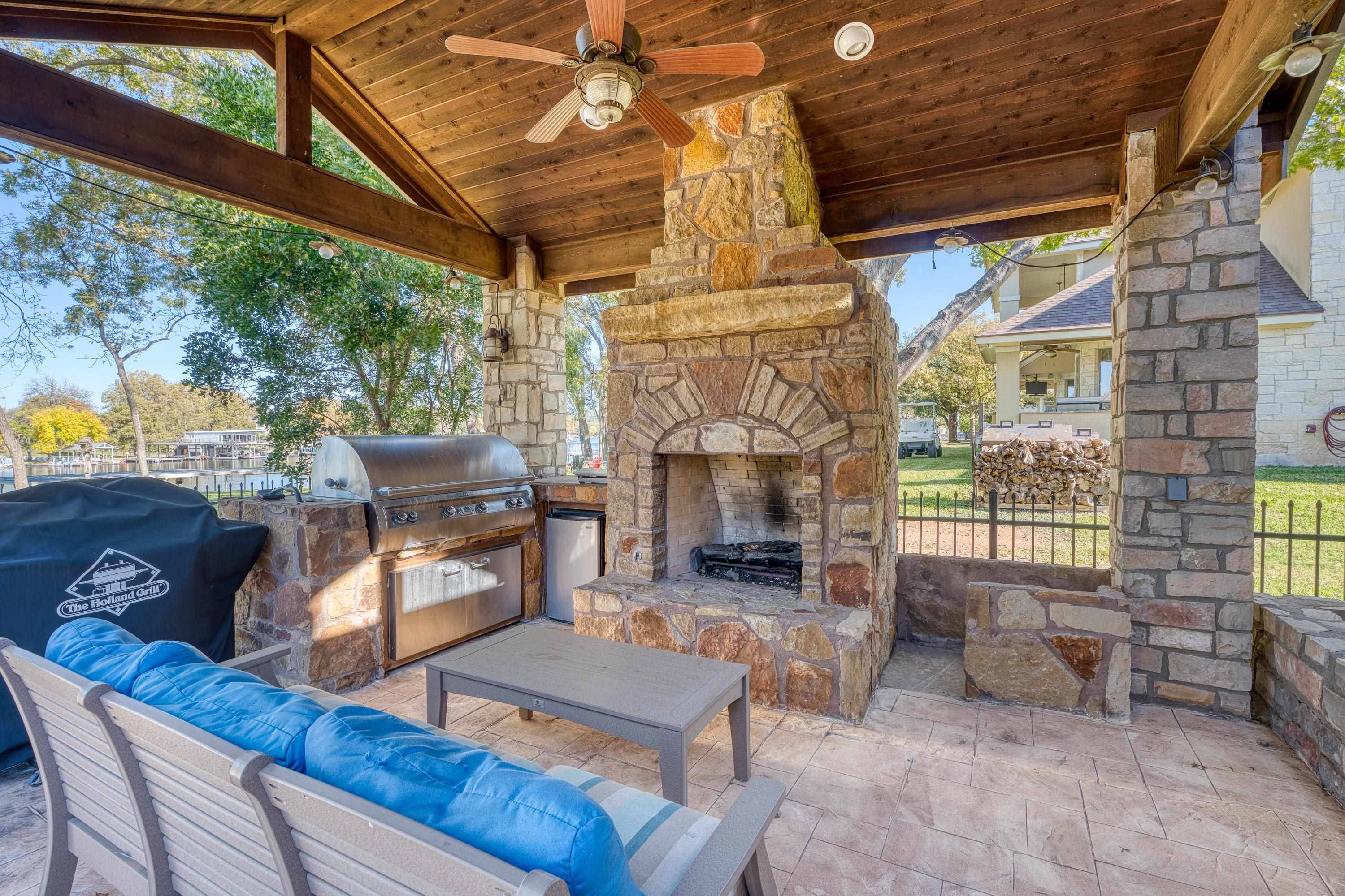 206 River Ranch RD, Kingsland, TX 78639