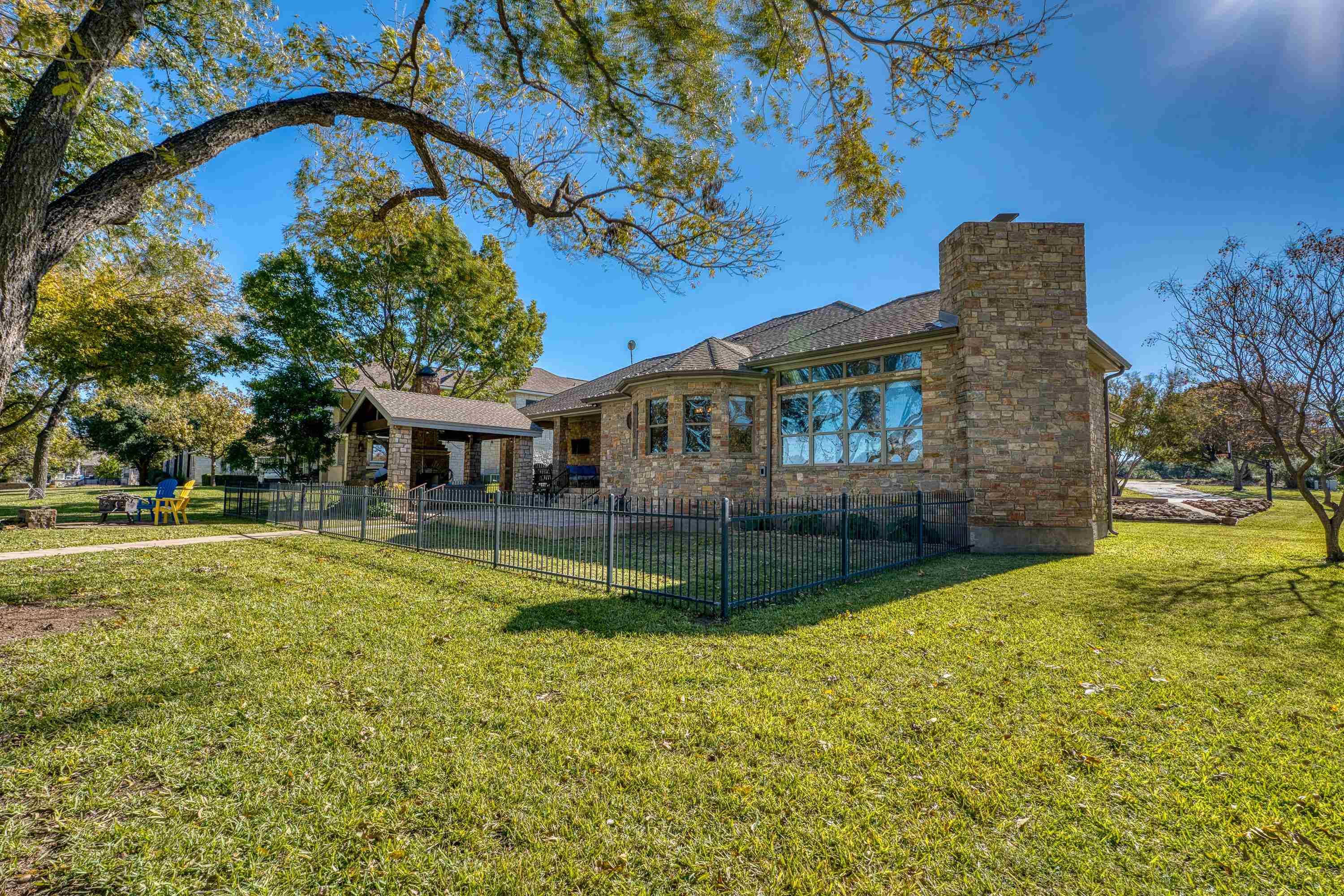 206 River Ranch RD, Kingsland, TX 78639