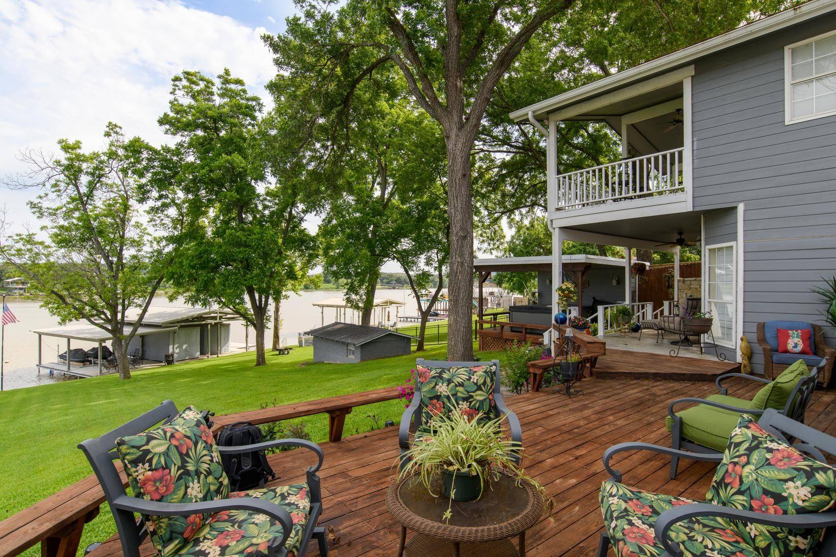 1912 Bluebonnet LN, Kingsland, TX 78639