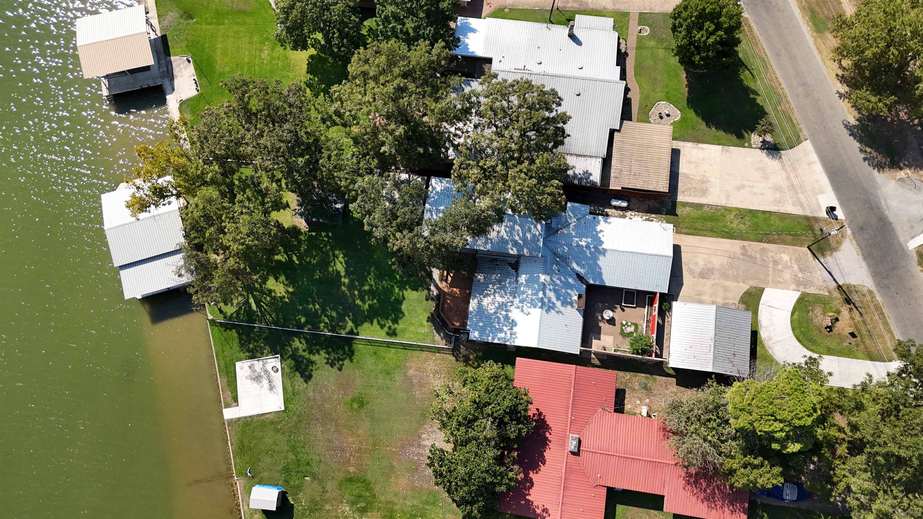 1912 Bluebonnet LN, Kingsland, TX 78639