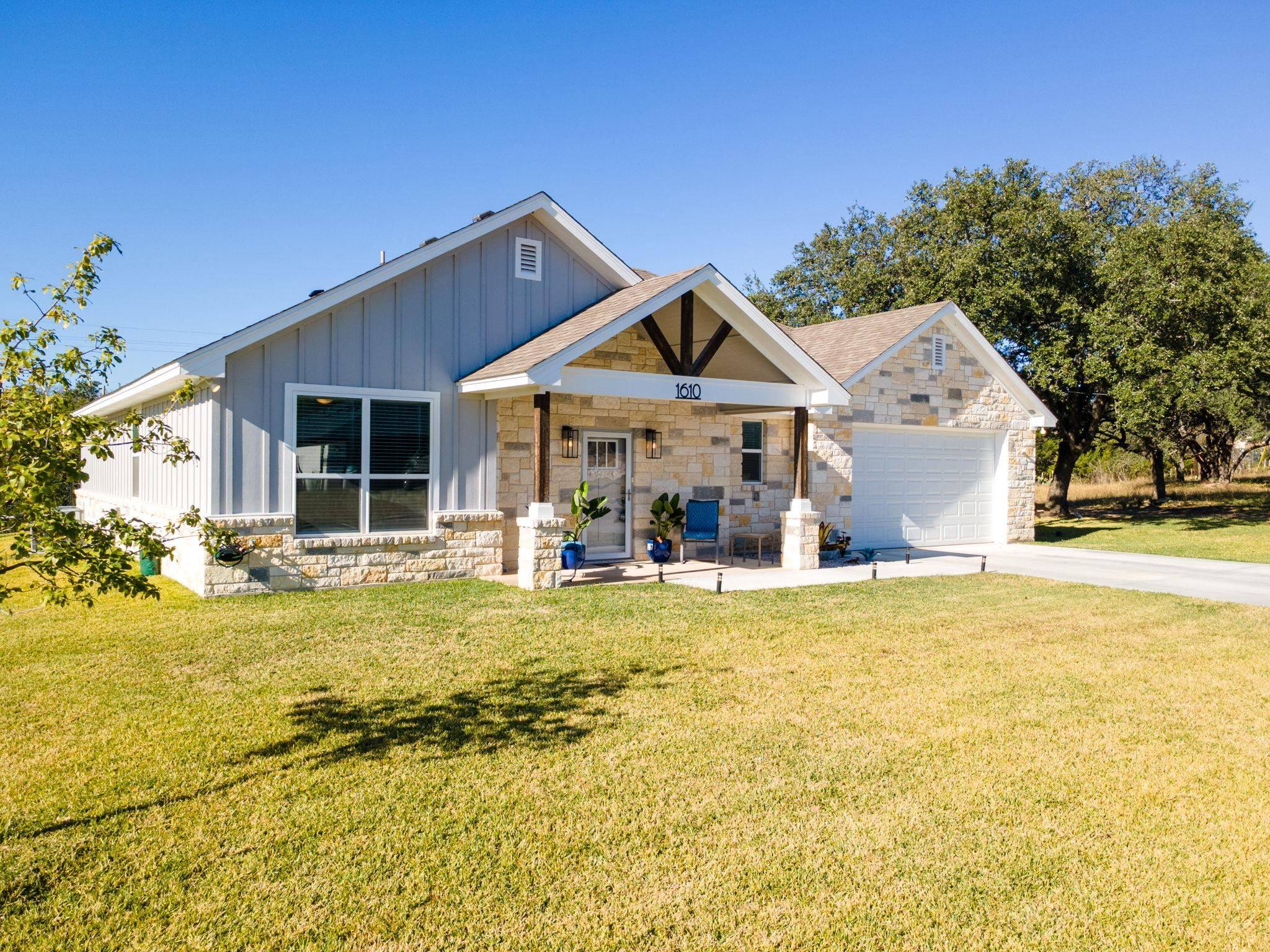 1610 Badger LN, Lampasas, TX 76550