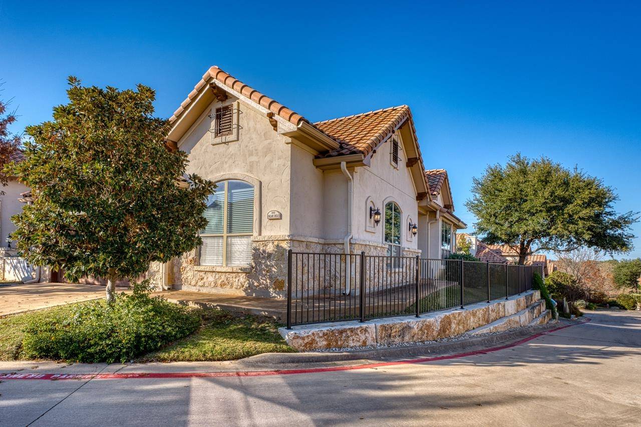 300 Enclave CIR, Horseshoe Bay, TX 78657