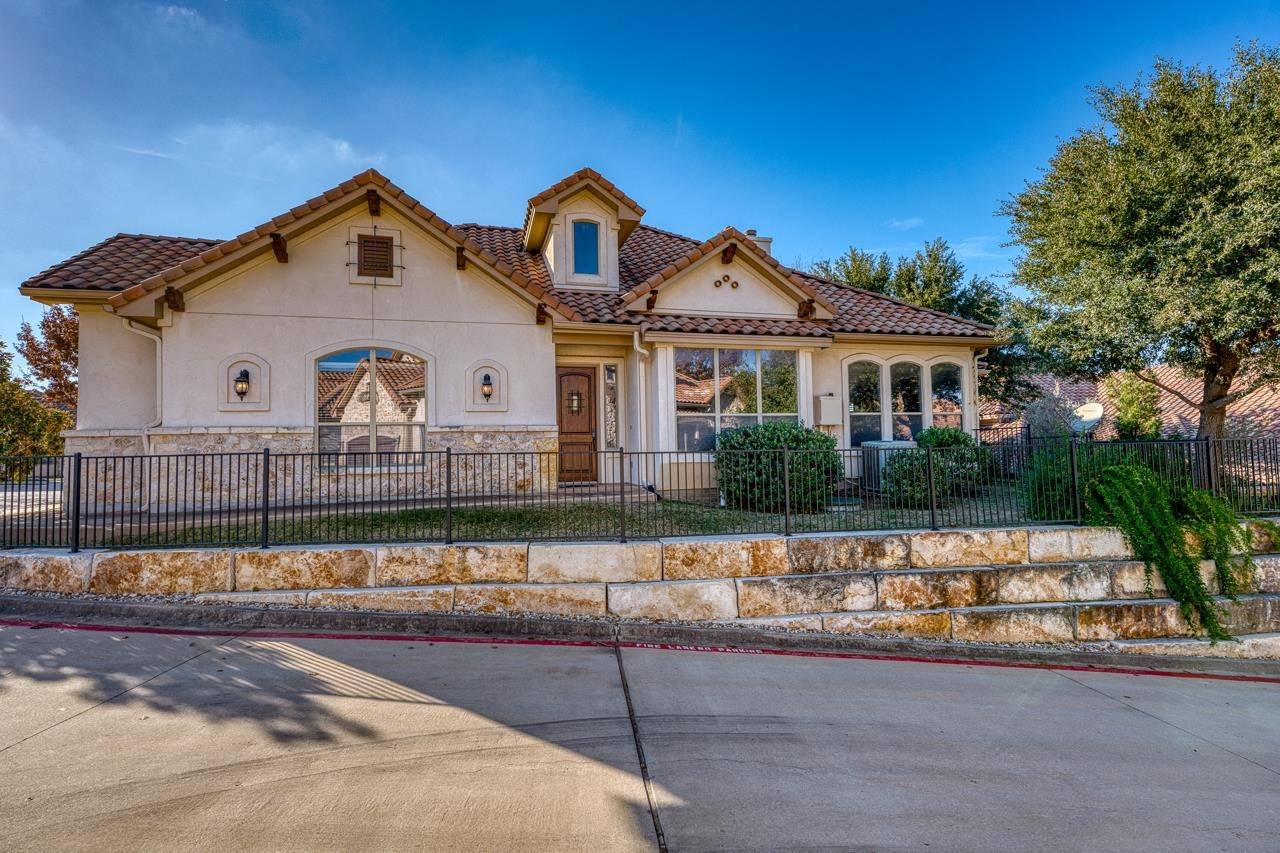 300 Enclave CIR, Horseshoe Bay, TX 78657