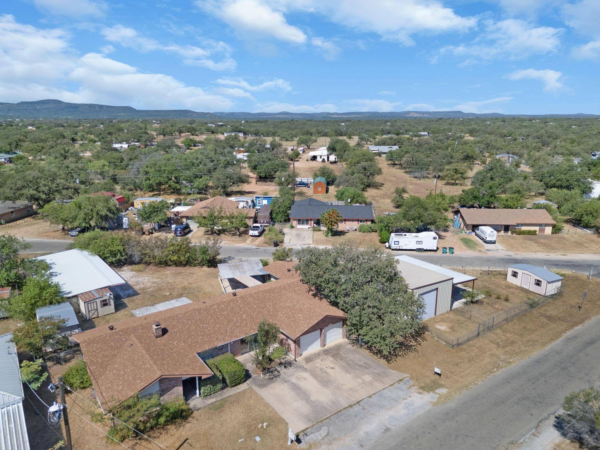 2025 Forest TRL, Kingsland, TX 78639