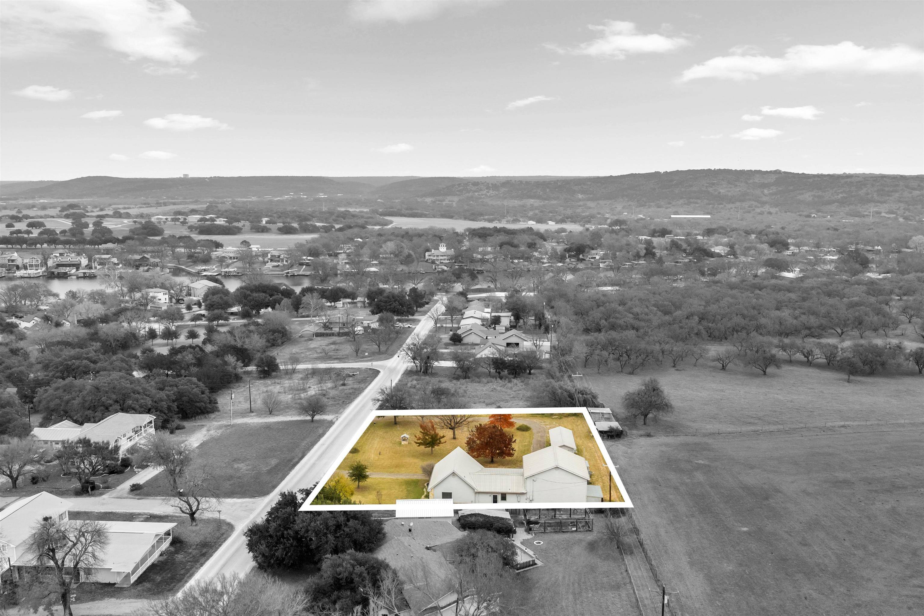 1426 Elkhorn DR, Kingsland, TX 78639