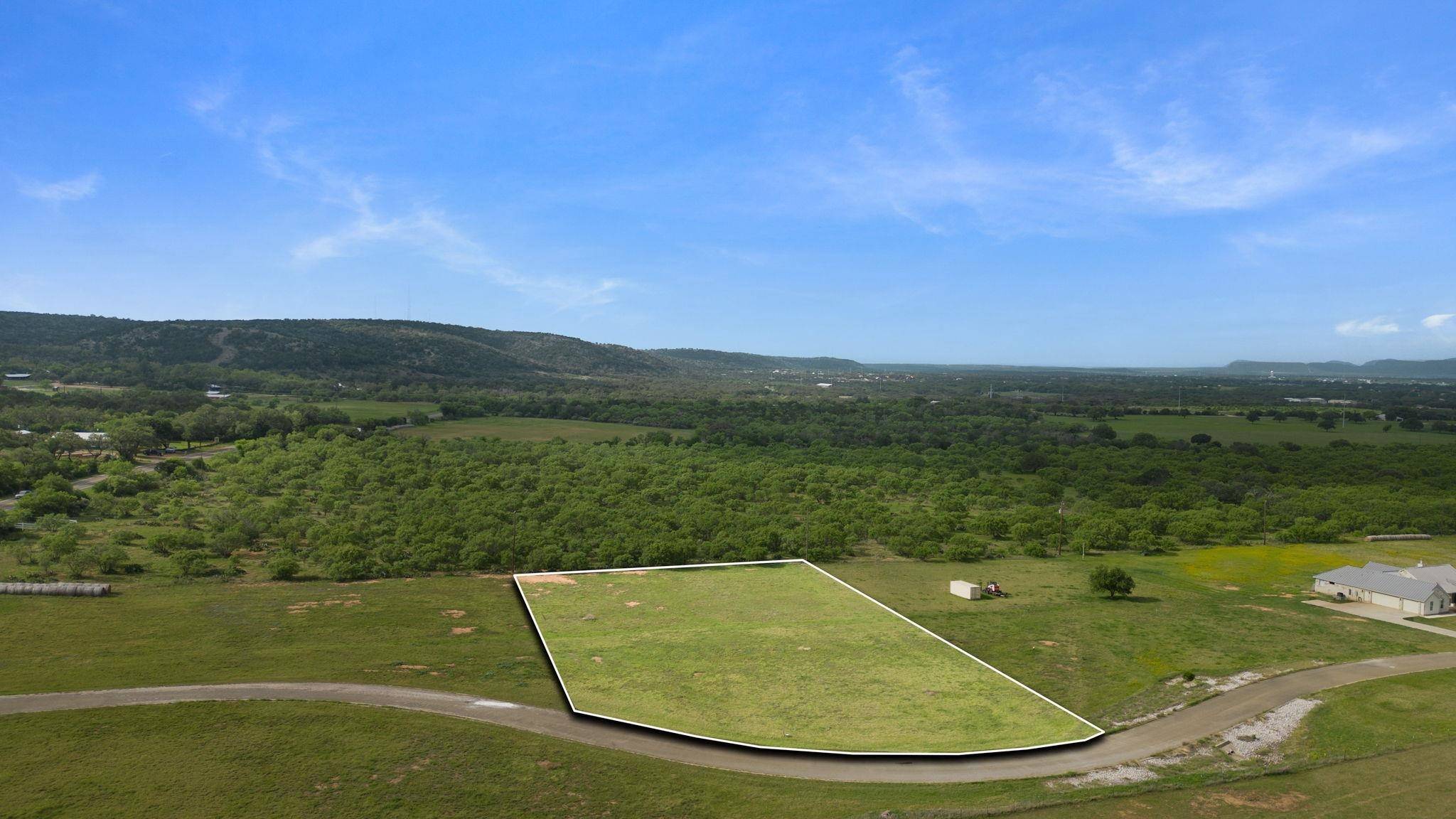 129 Lone Oak DR, Burnet, TX 78611