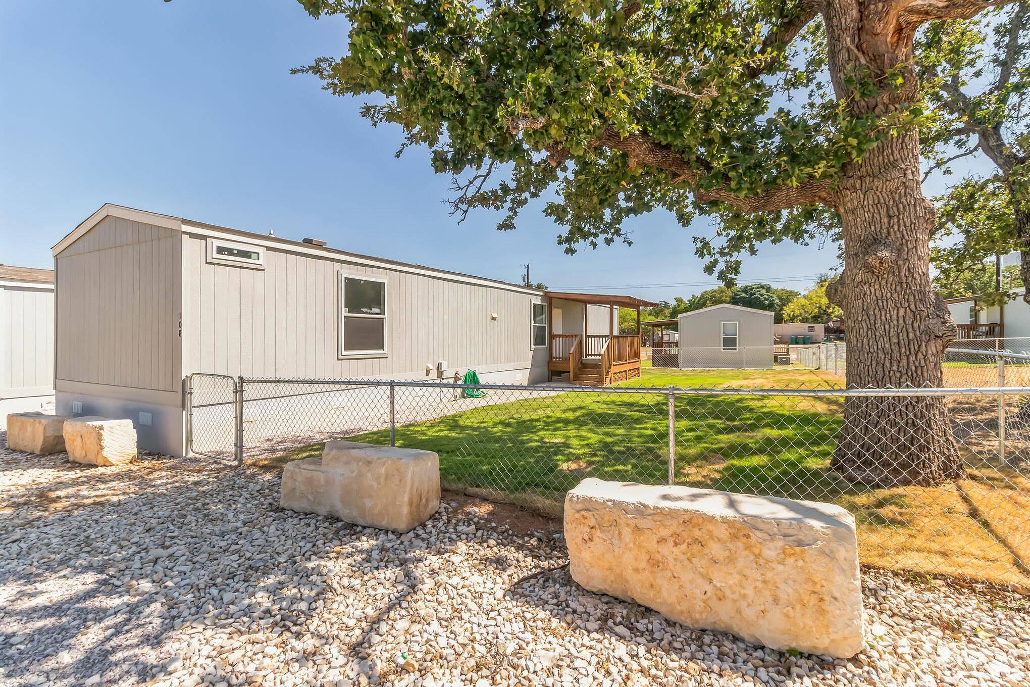 105 E Briar DR, Granite Shoals, TX 78654