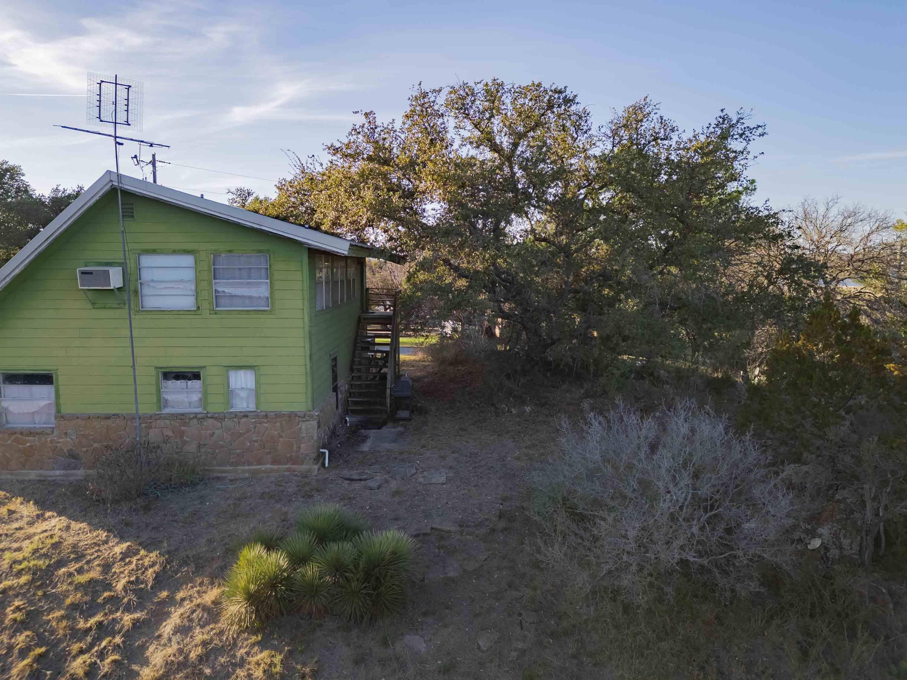 185 Roadrunner LN, Burnet, TX 78611