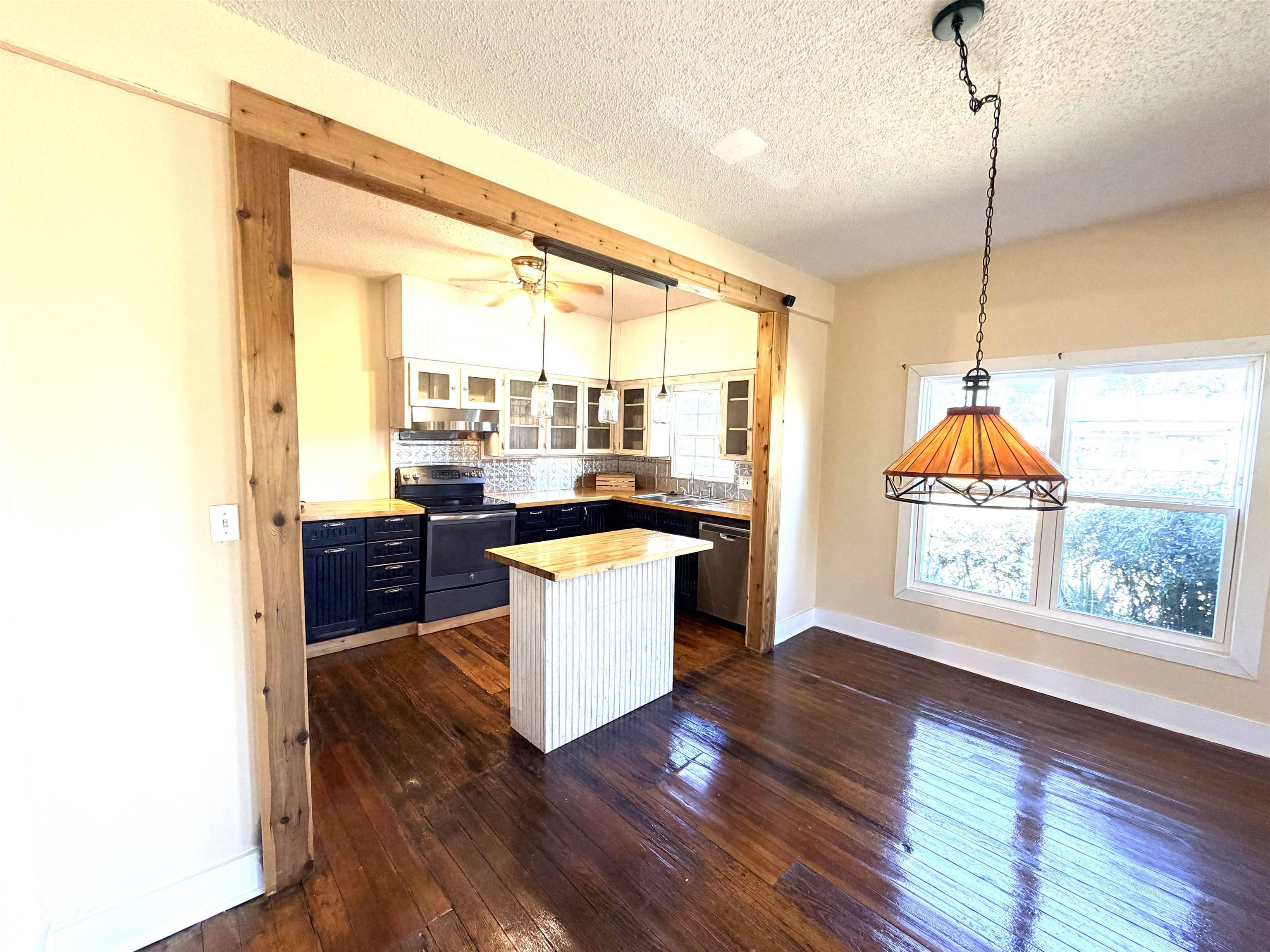 600 W Railway ST, Lometa, TX 76853