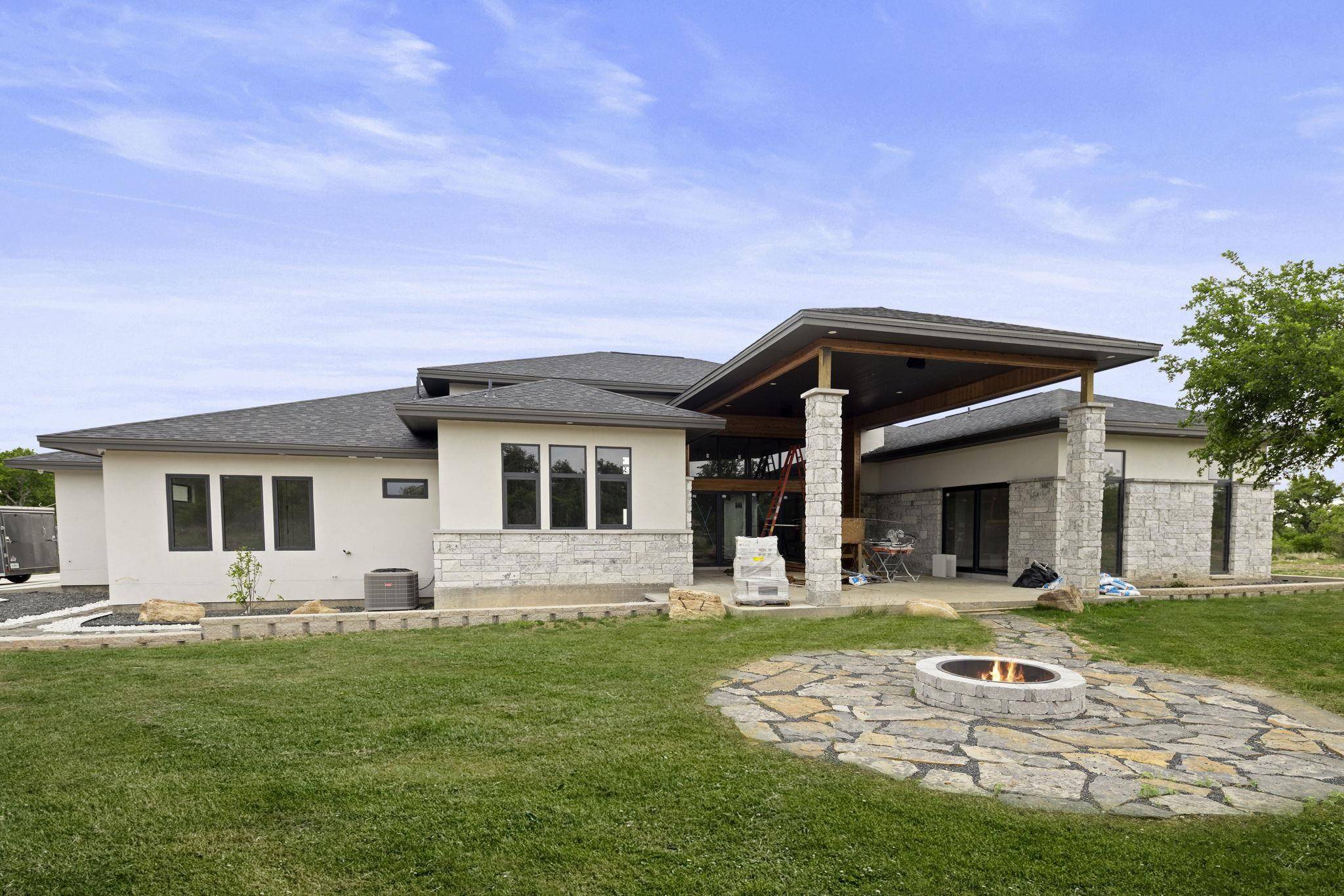 583 Comanche RDG, Round Mountain, TX 78663-0000