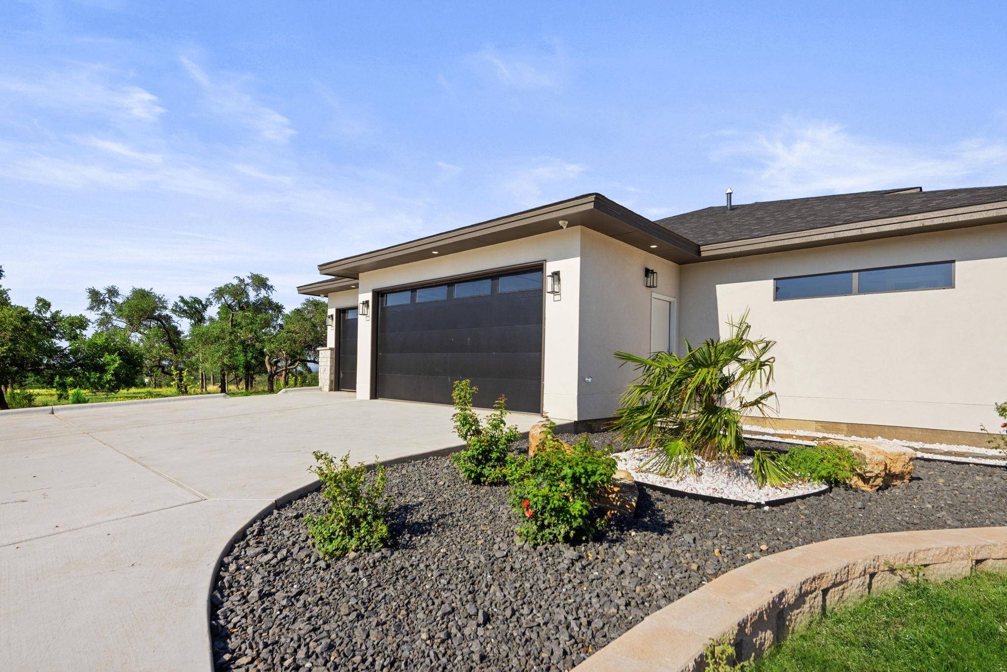 583 Comanche RDG, Round Mountain, TX 78663-0000