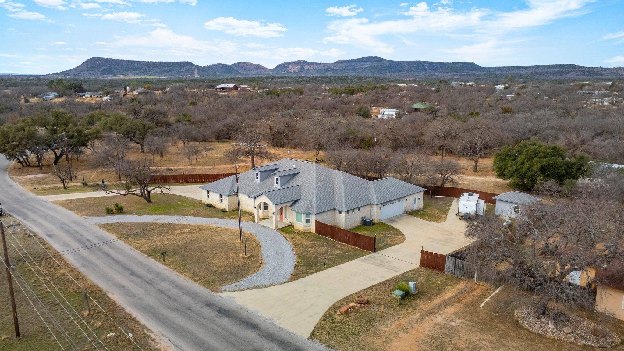 625 Skyline DR, Kingsland, TX 78639