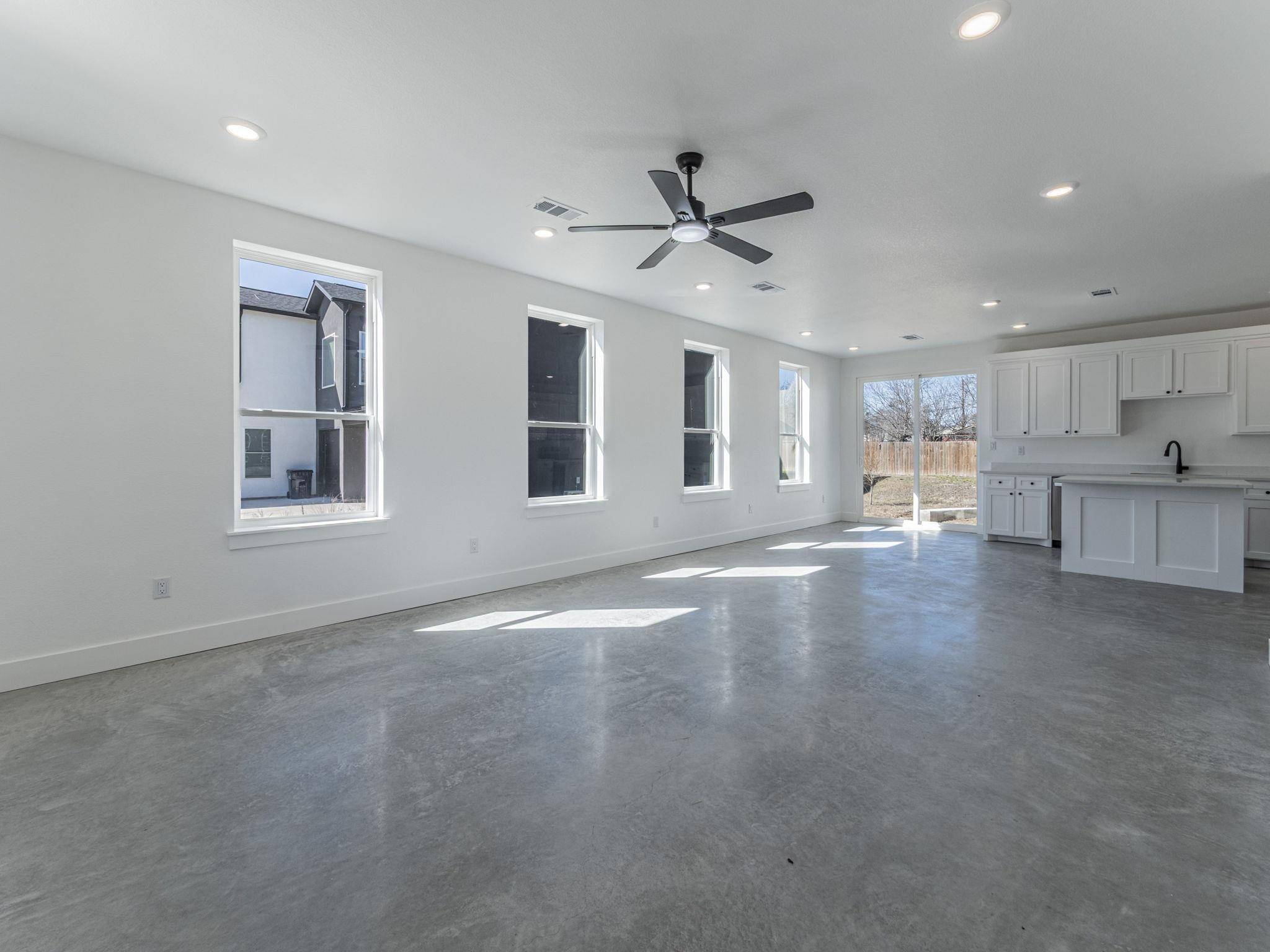 1010 E Marble ST, Burnet, TX 78611