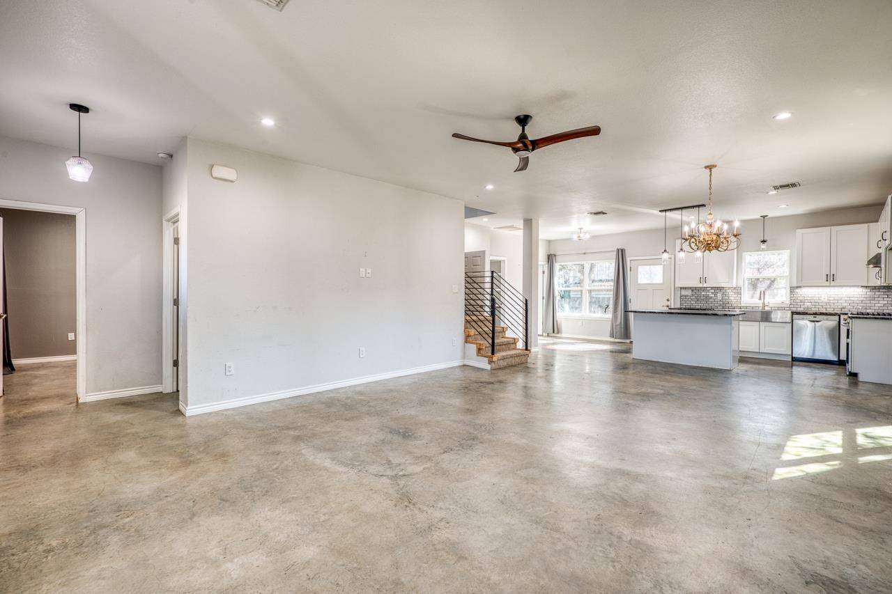4308 Twin Oaks DR, Cottonwood Shores, TX 78657