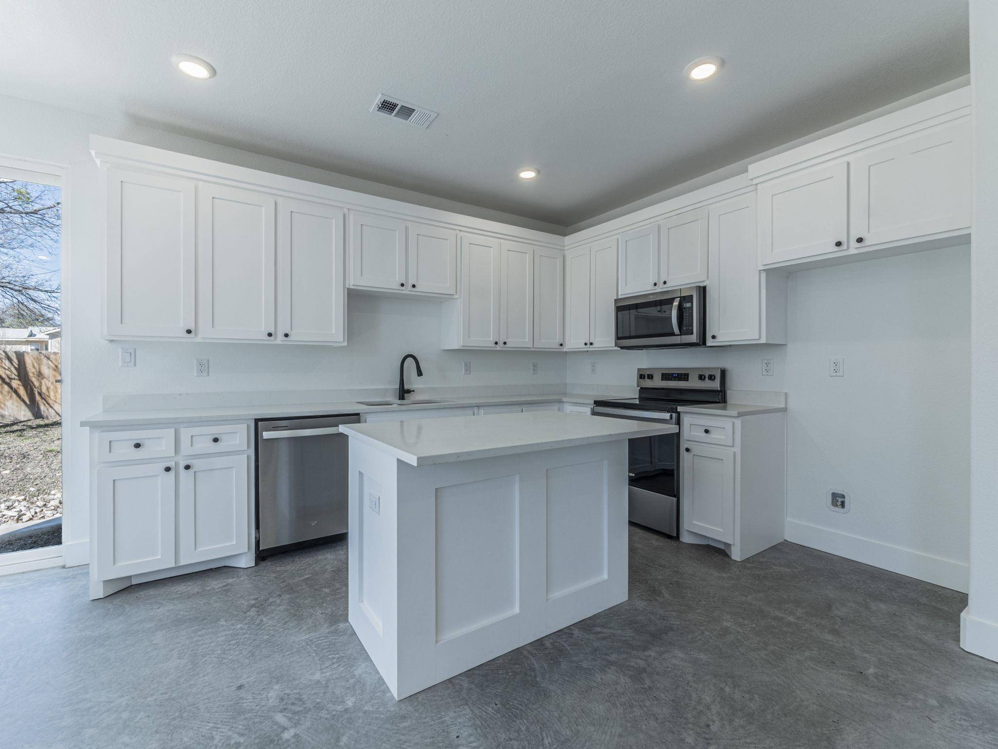 1010 E Marble ST, Burnet, TX 78611