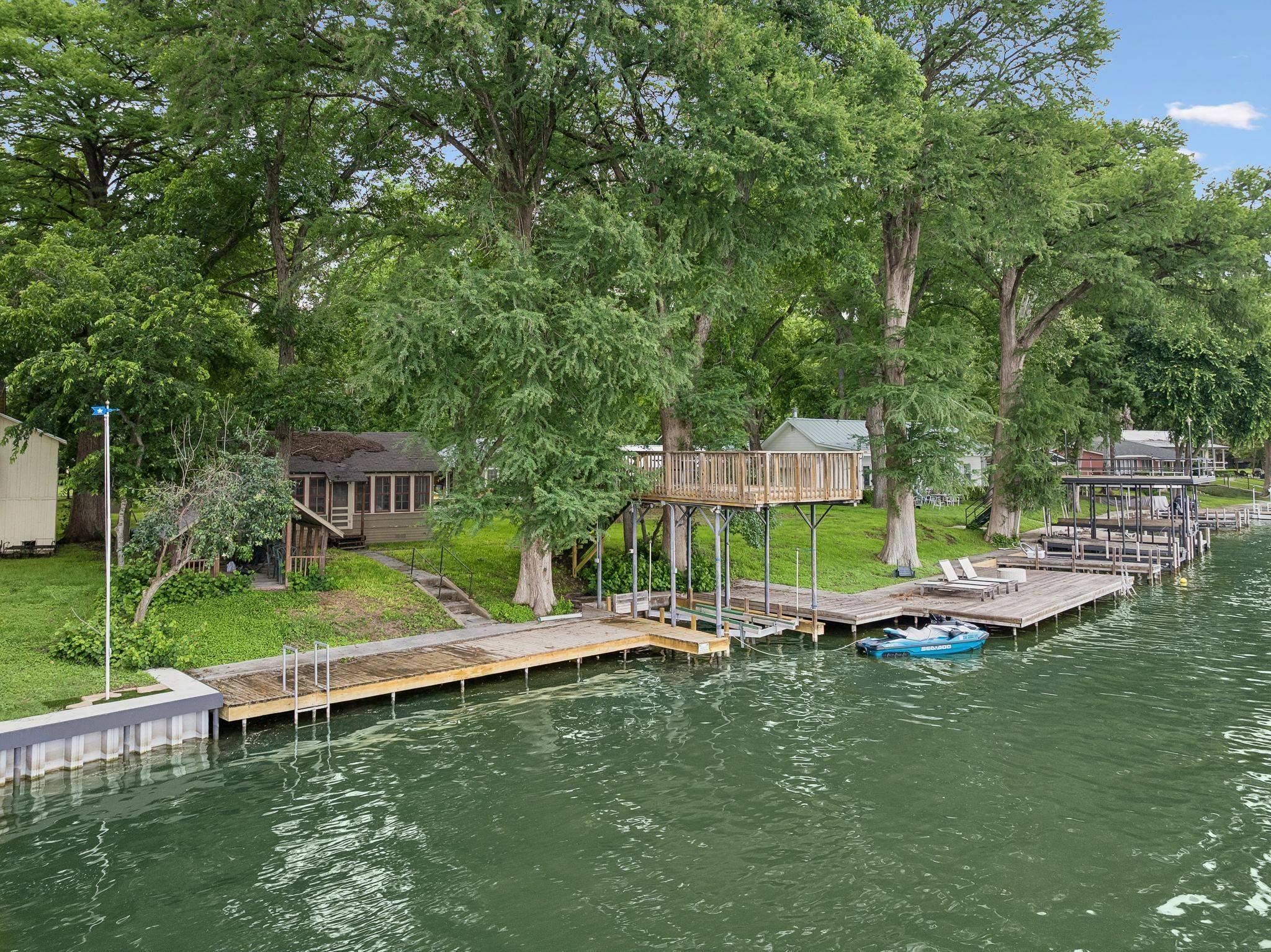 1307 Terminal Loop RD, Mcqueeney, TX 78123