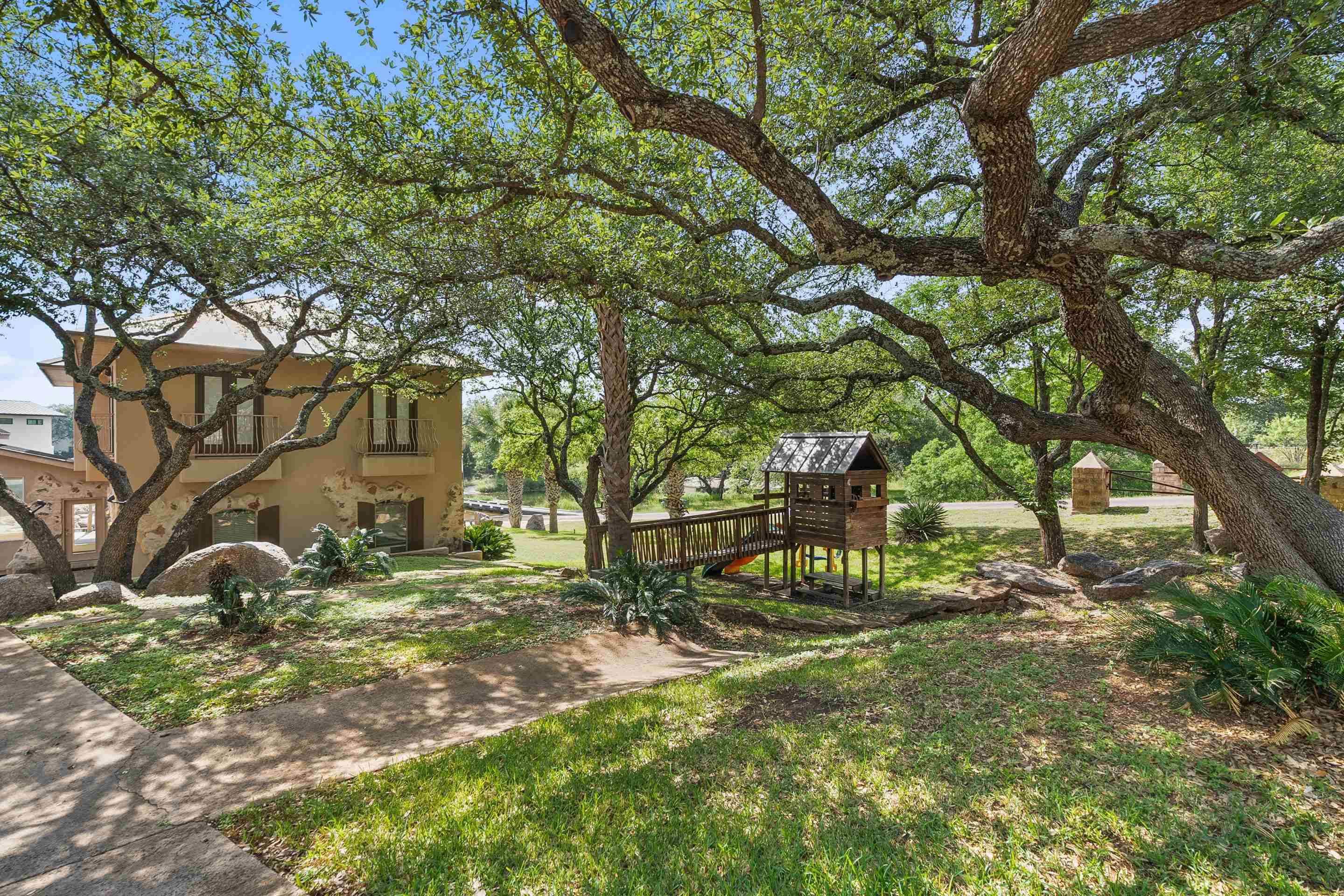 101 Cross Bow, Horseshoe Bay, TX 78657