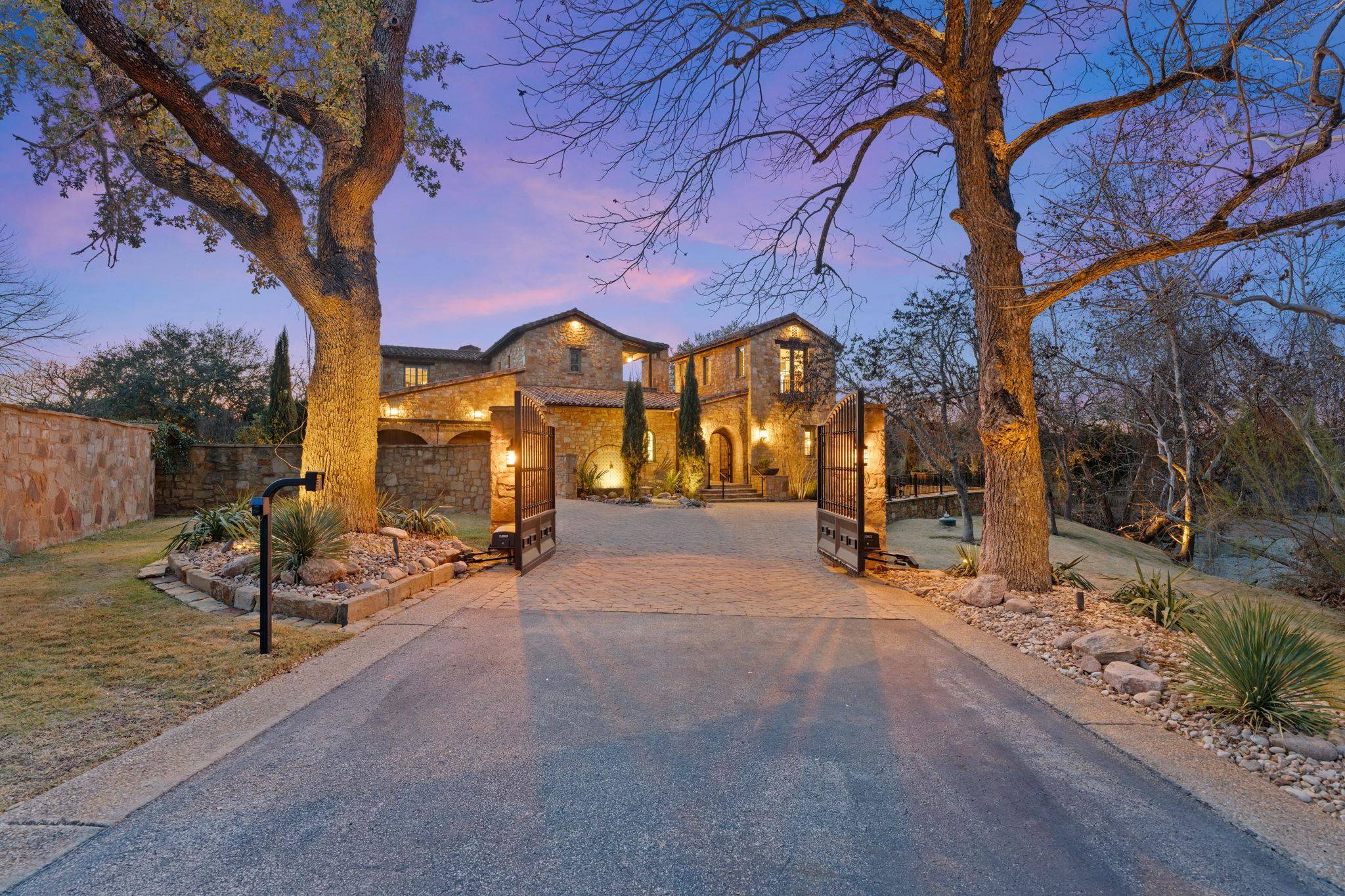 119 Plaza Escondido, Horseshoe Bay, TX 78657
