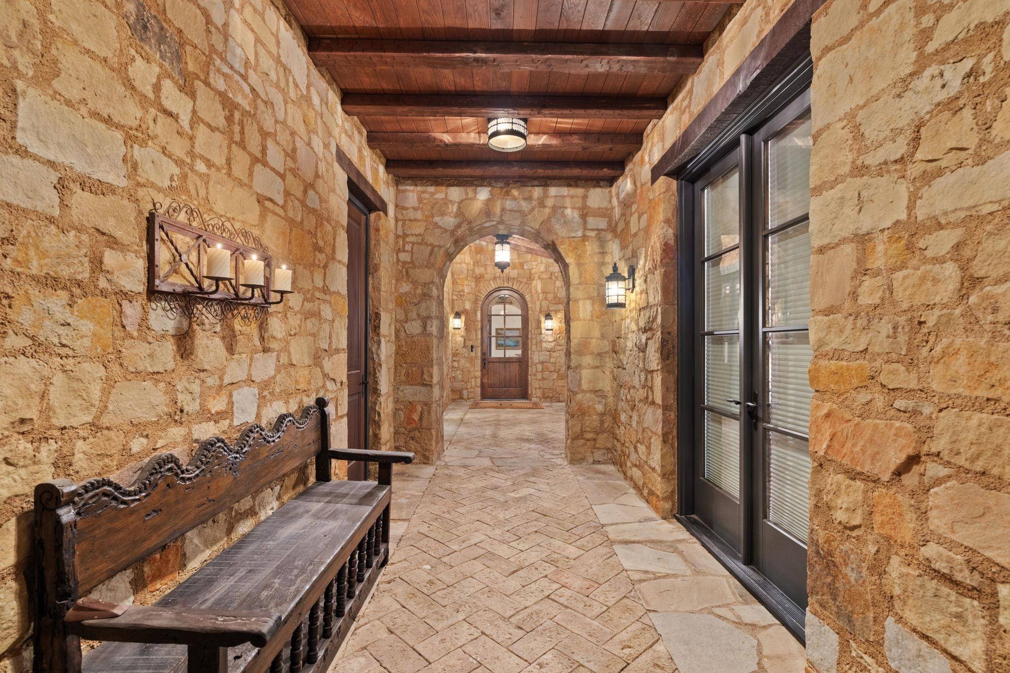 119 Plaza Escondido, Horseshoe Bay, TX 78657