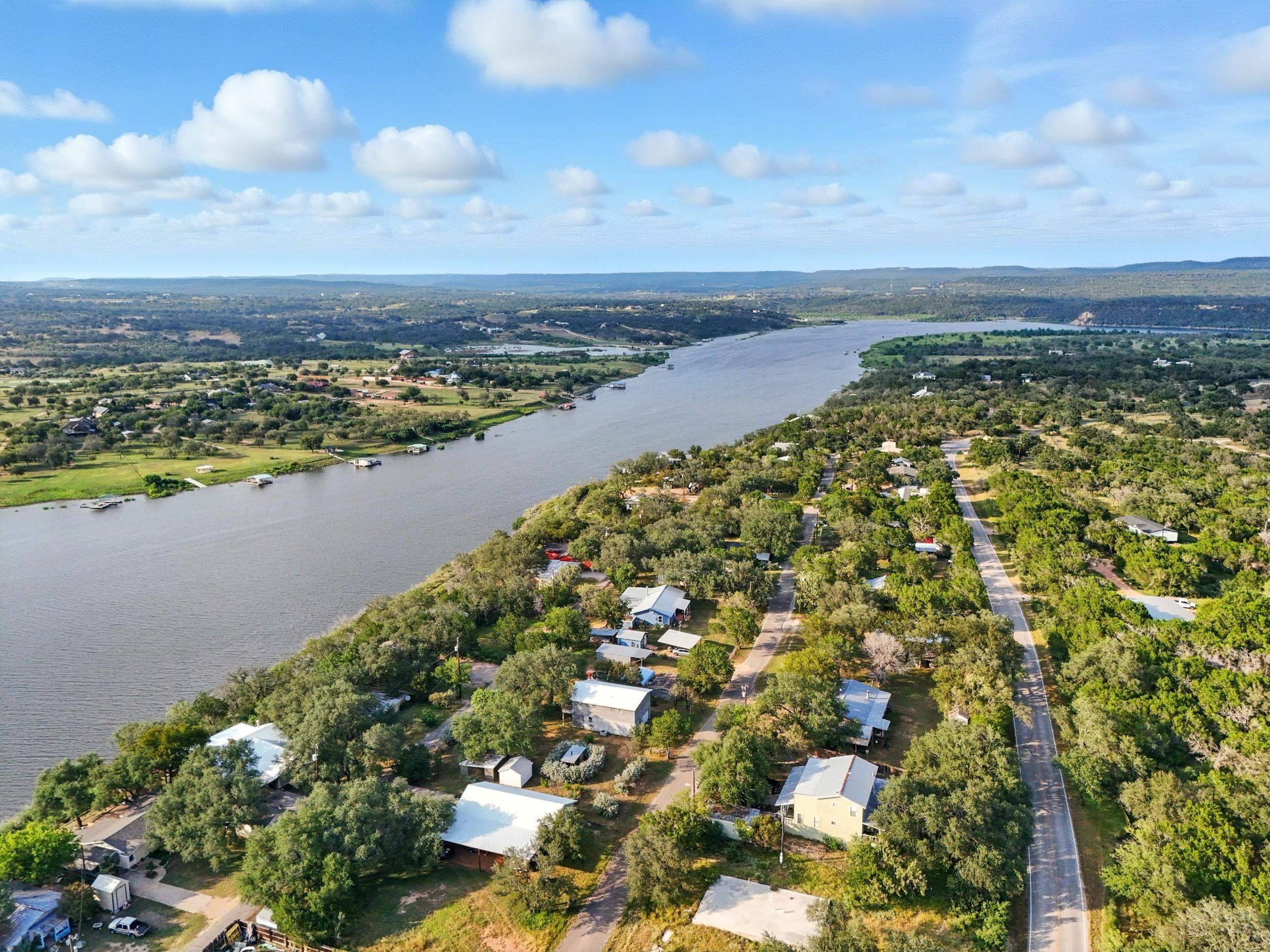 122 Ridge DR, Spicewood, TX 78669