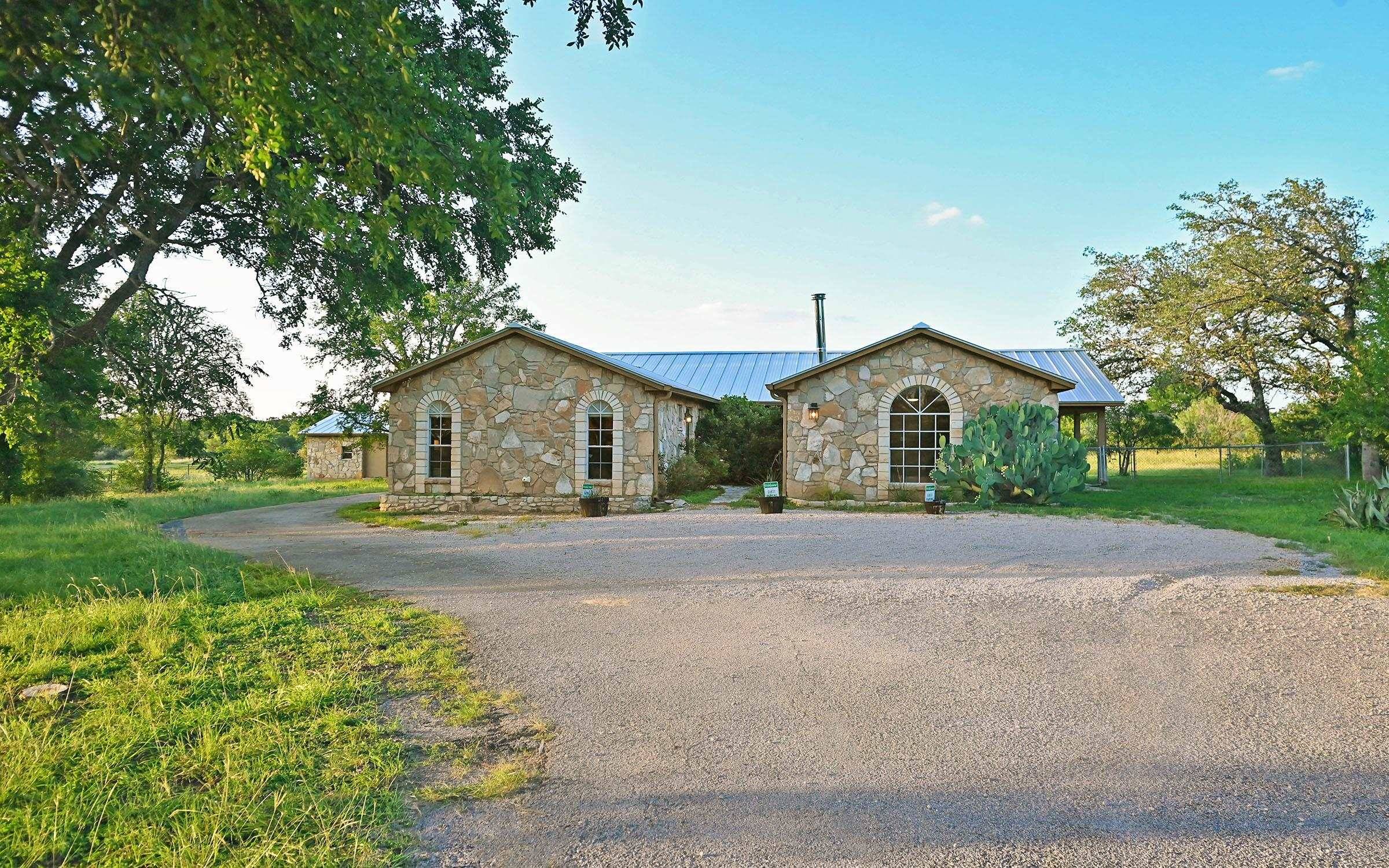 101 Stadium View Dr, Marble Falls, TX 78654