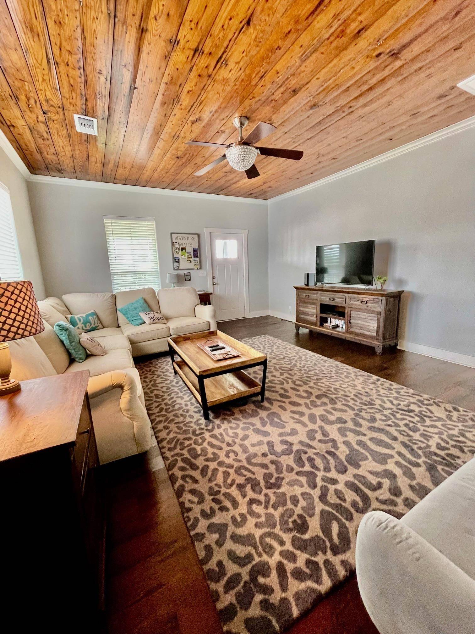 1408 Ford ST, Llano, TX 78643