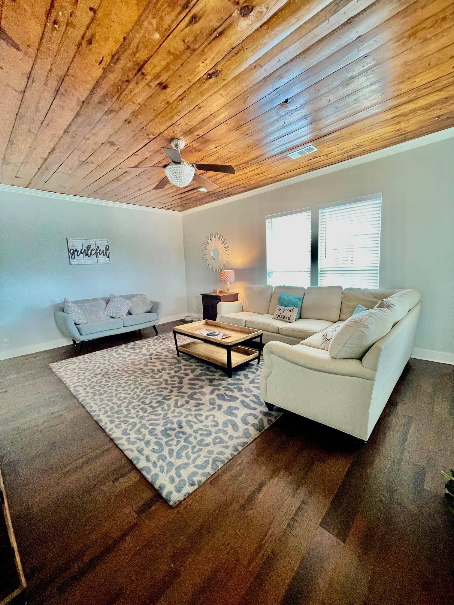 1408 Ford ST, Llano, TX 78643