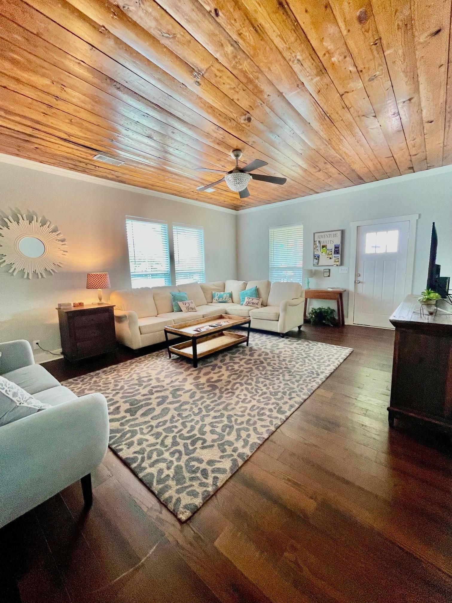 1408 Ford ST, Llano, TX 78643