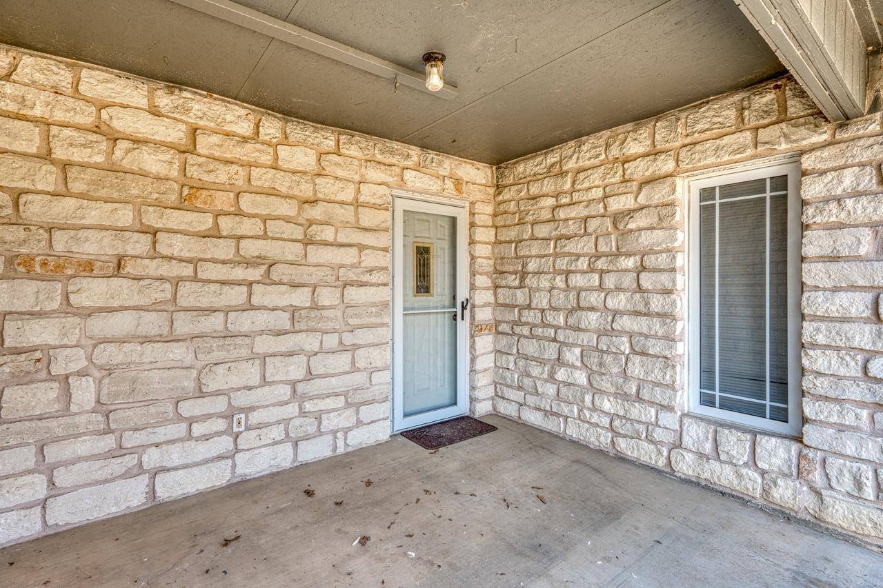 508 W Lakecrest, Bluffton, TX 78607