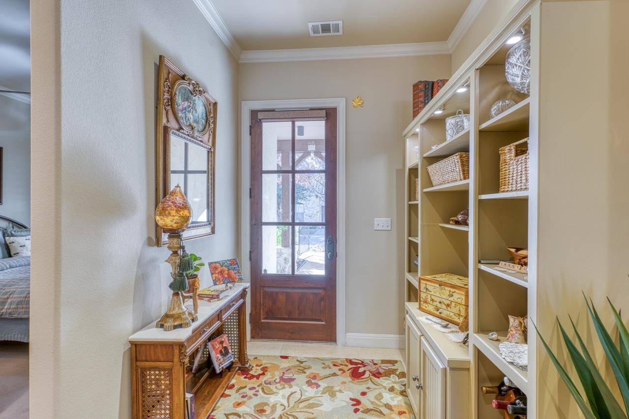 302 Enclave CIR, Horseshoe Bay, TX 78657