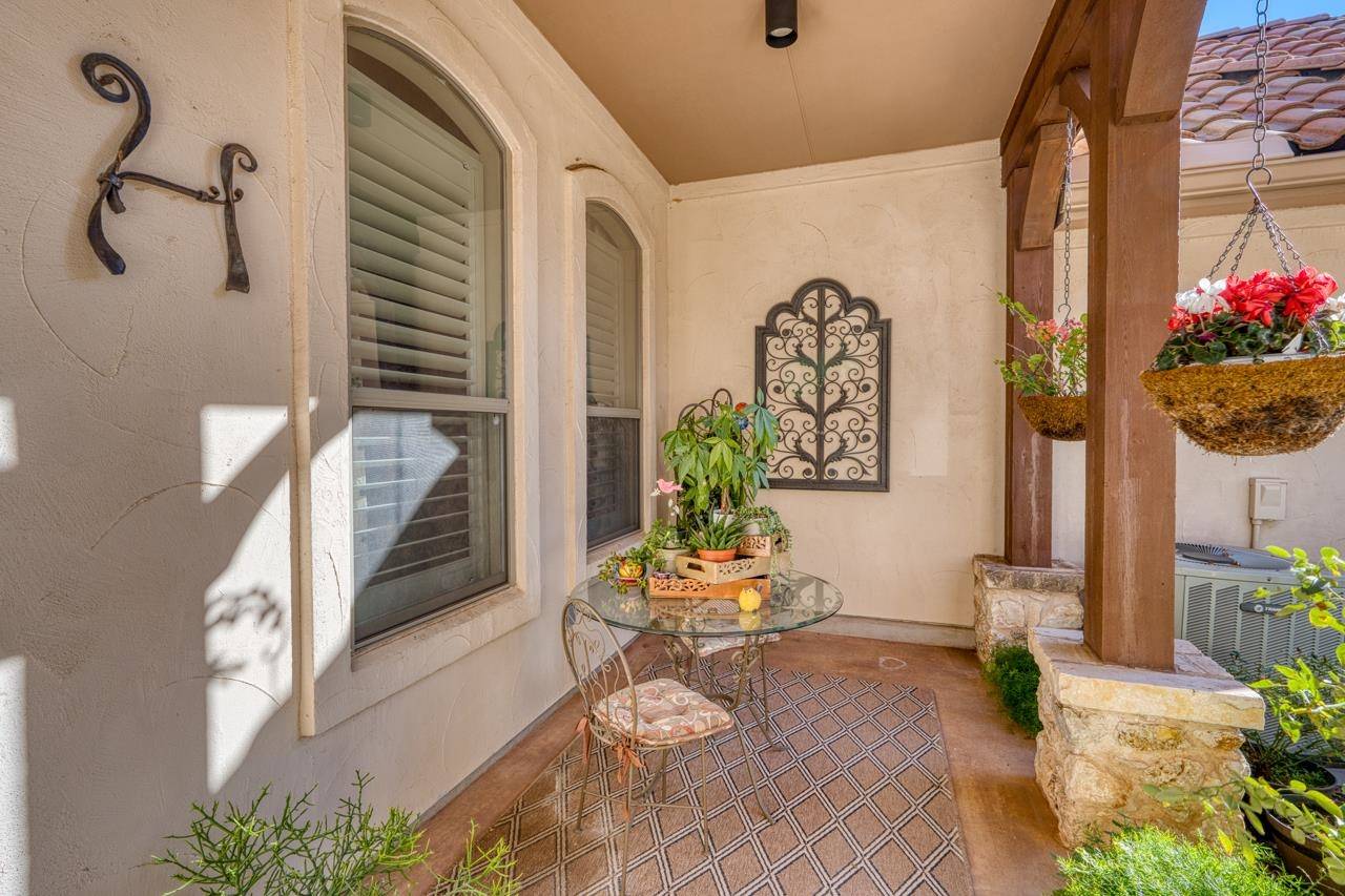 302 Enclave CIR, Horseshoe Bay, TX 78657