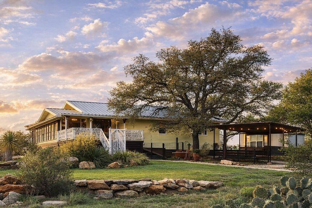 874 Sandy Mountain Dr, Sunrise Beach, TX 78643