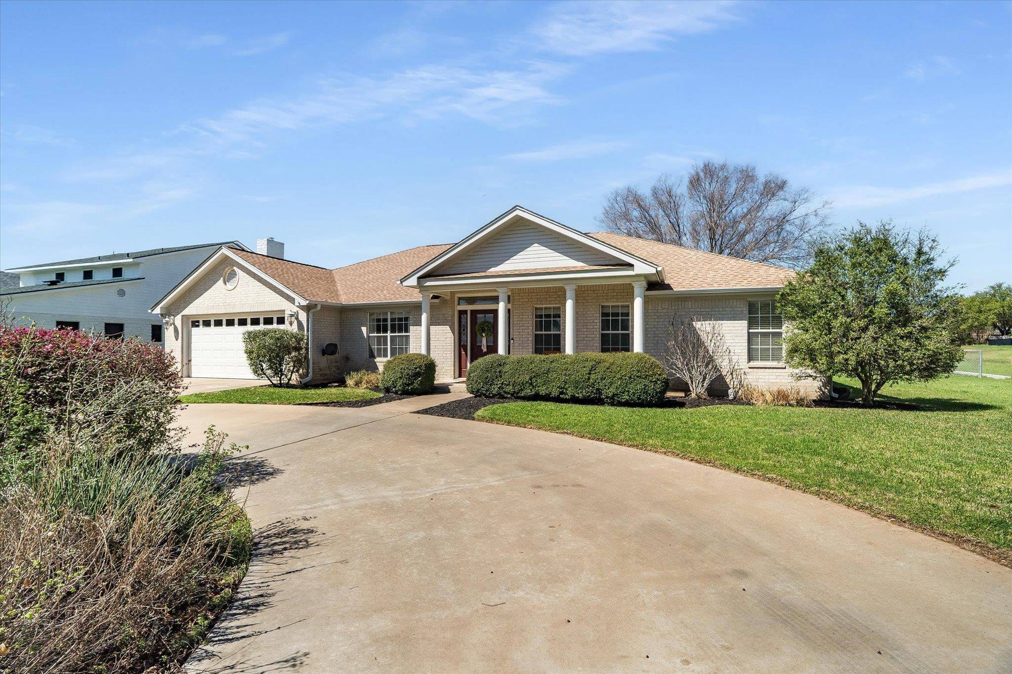 104 Firestone Place, Meadowlakes, TX 78654